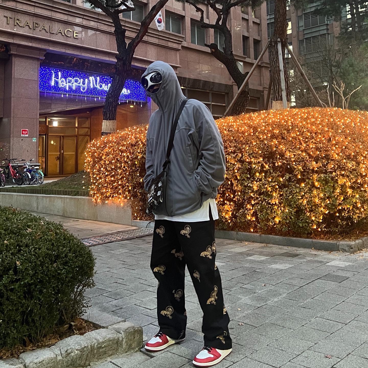 Jordan 1 Retro High OG Chicago 2015, Supreme x Nike Hooded Sport Jacket Silver - 19SS 착용 스타일 - 2
