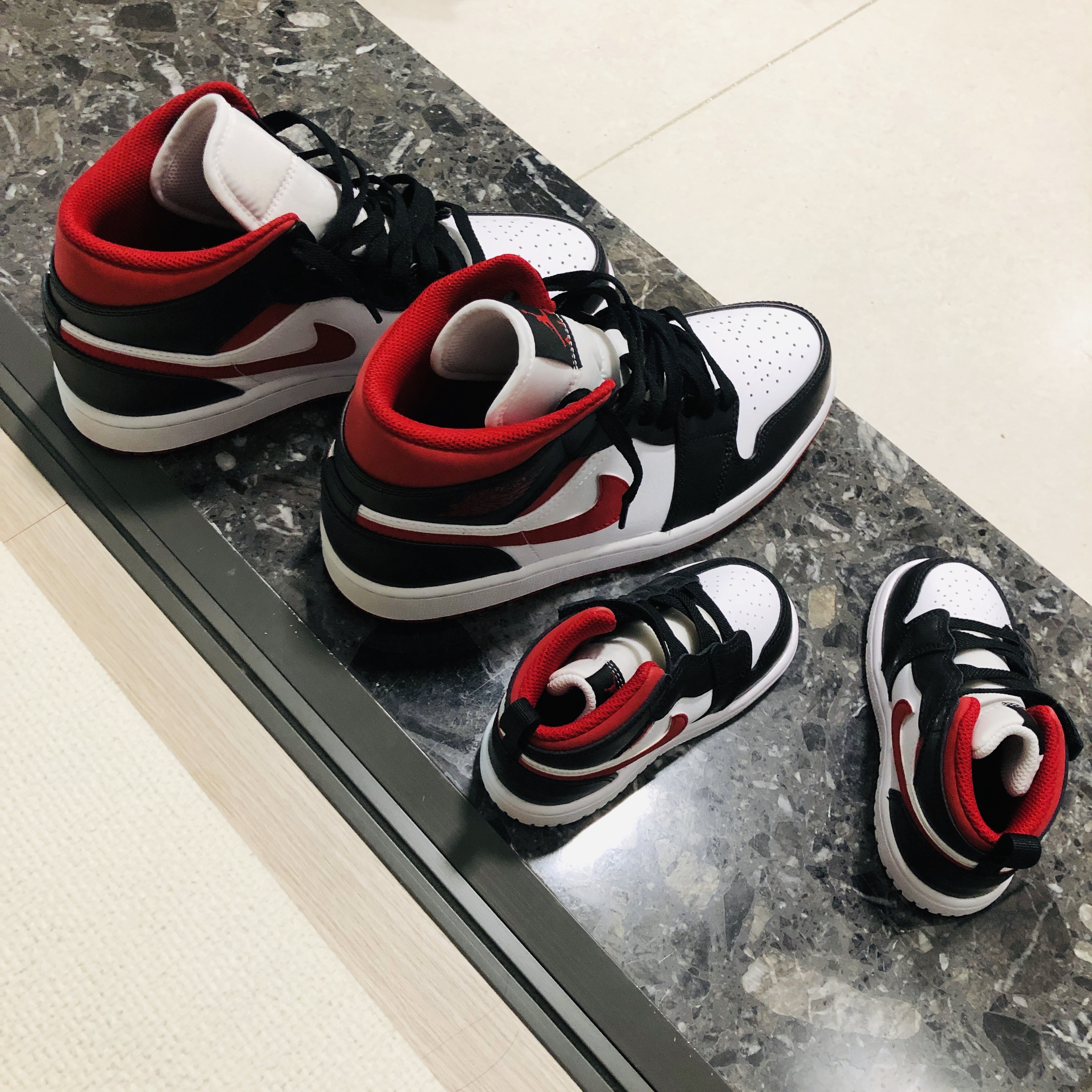 (TD) Jordan 1 Mid Alt Gym Red Black White, Jordan 1 Mid Gym Red Black White 착용 스타일 - 4