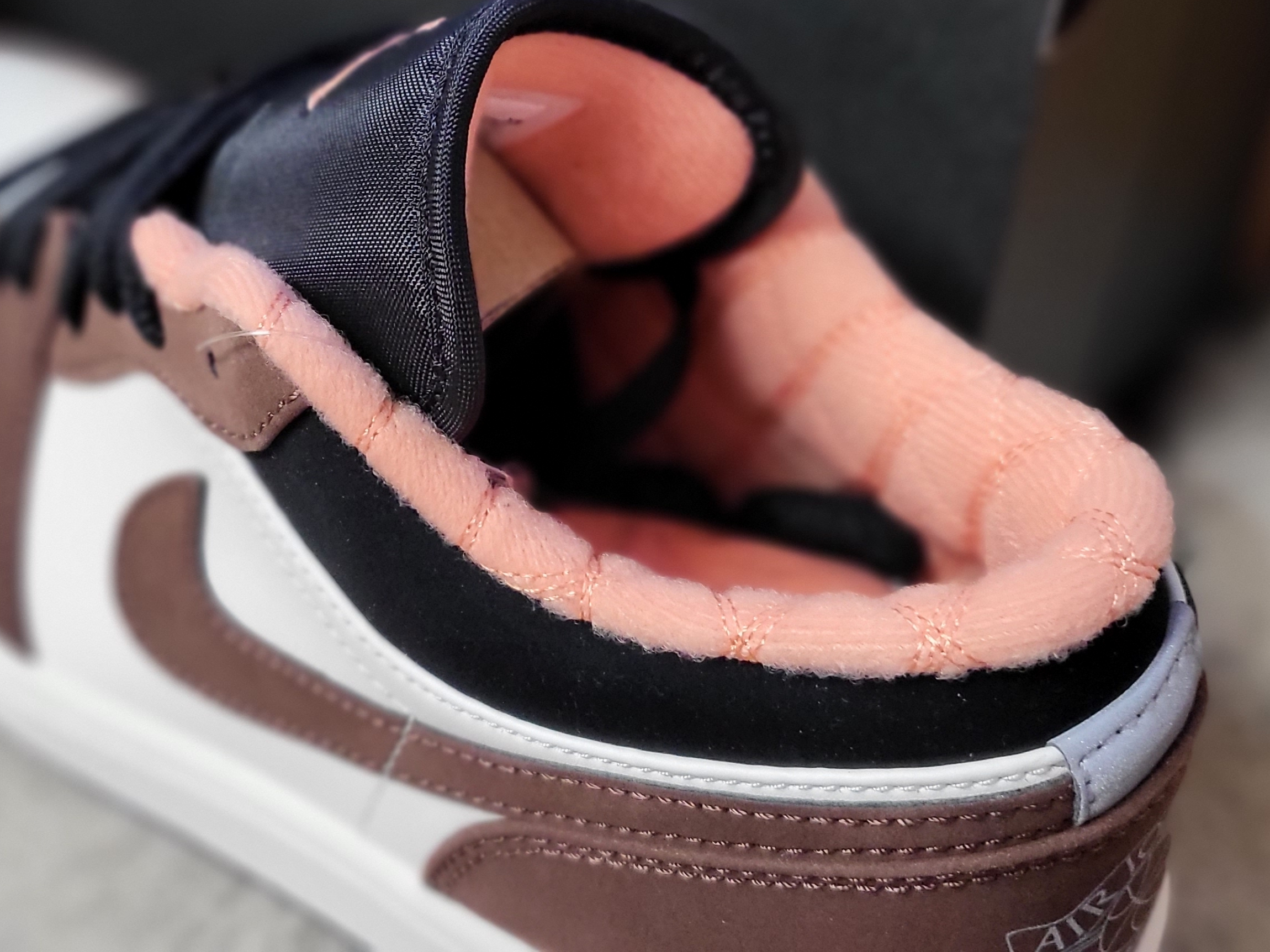 Jordan 1 Low SE Chocolate Bliss 착용 스타일 - 5