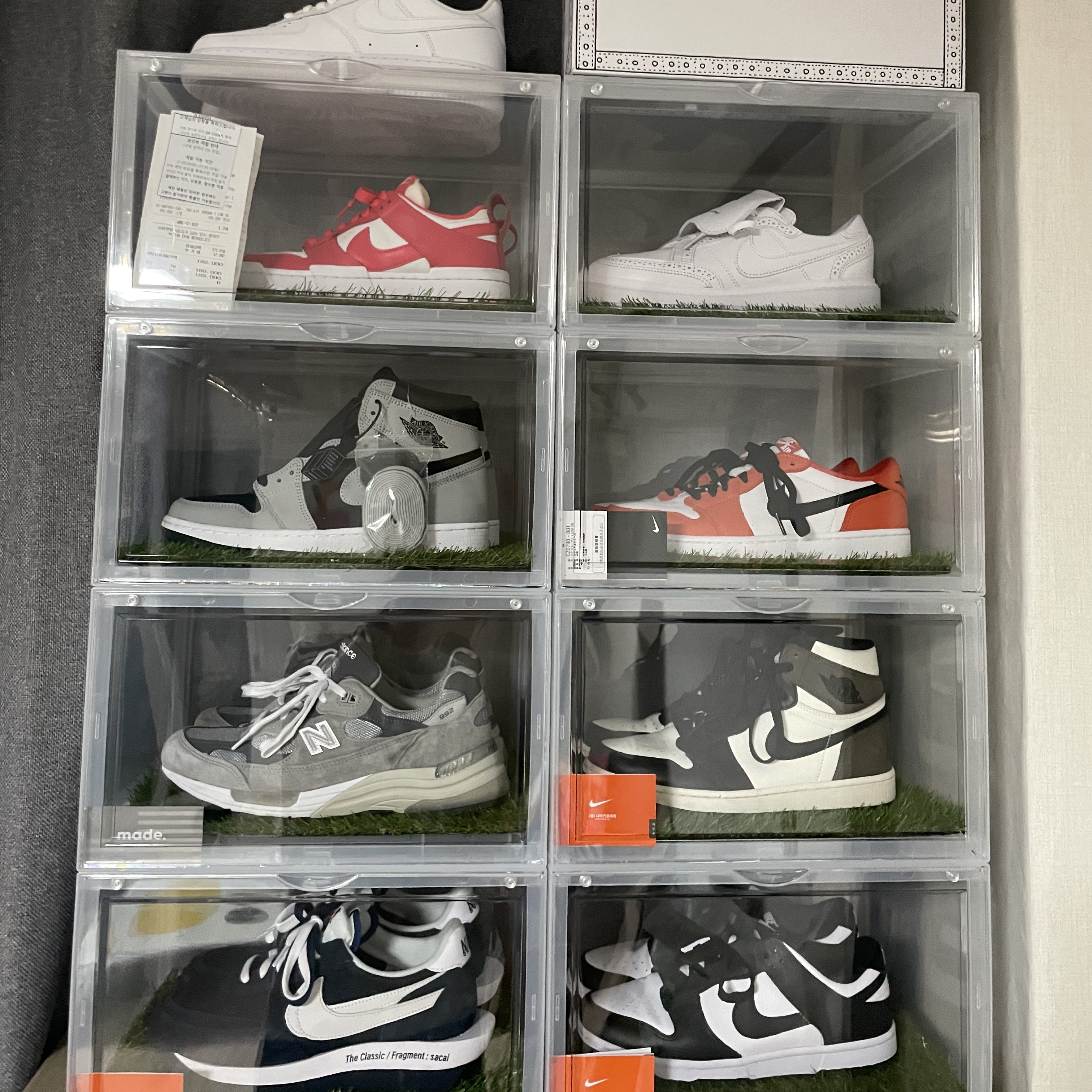 Nike Dunk Low Retro Black, Jordan 1 Retro High OG Black Mocha 착용 스타일