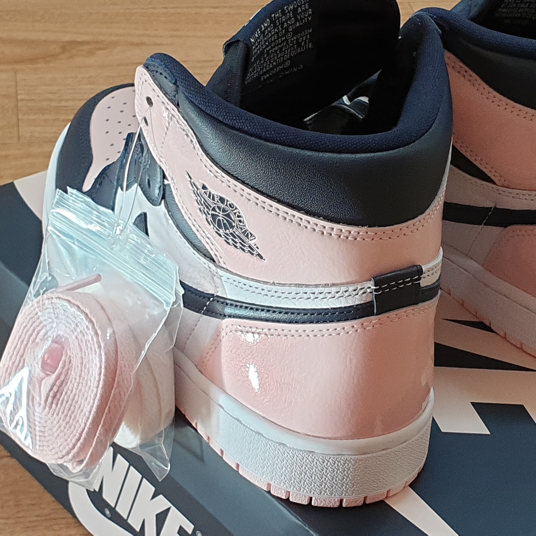 (W) Jordan 1 Retro High OG Atmosphere 착용 스타일 - 2