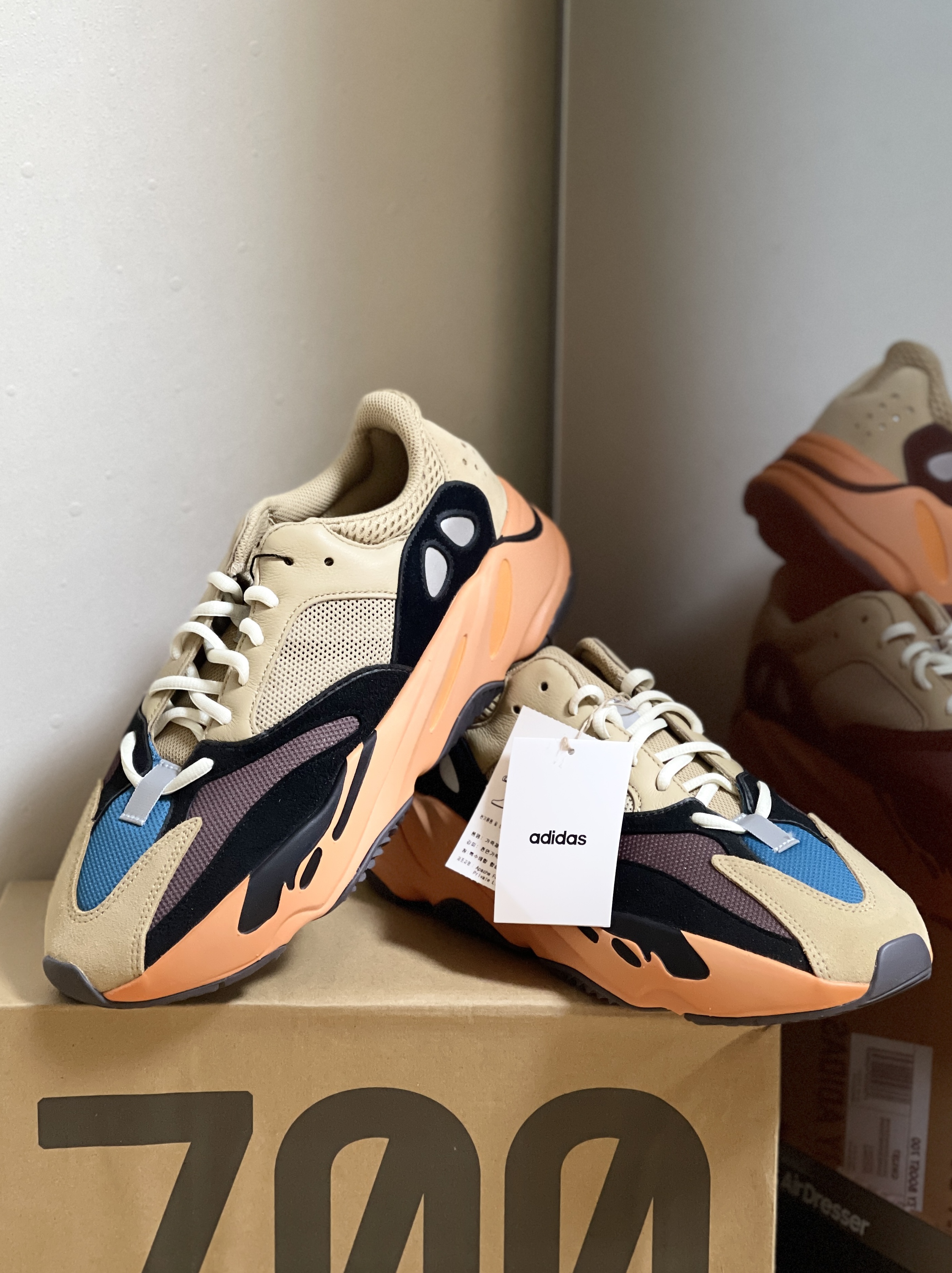 Adidas Yeezy Boost 700 Wave Runner Solid Grey 2017/2019, Adidas Yeezy Boost 700 Analog 2019 착용 스타일