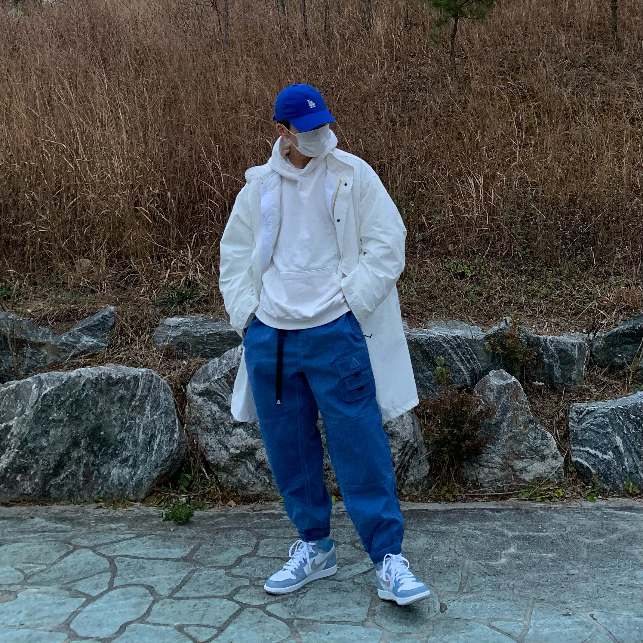 Jordan 1 Retro High OG Hyper Royal 착용 스타일