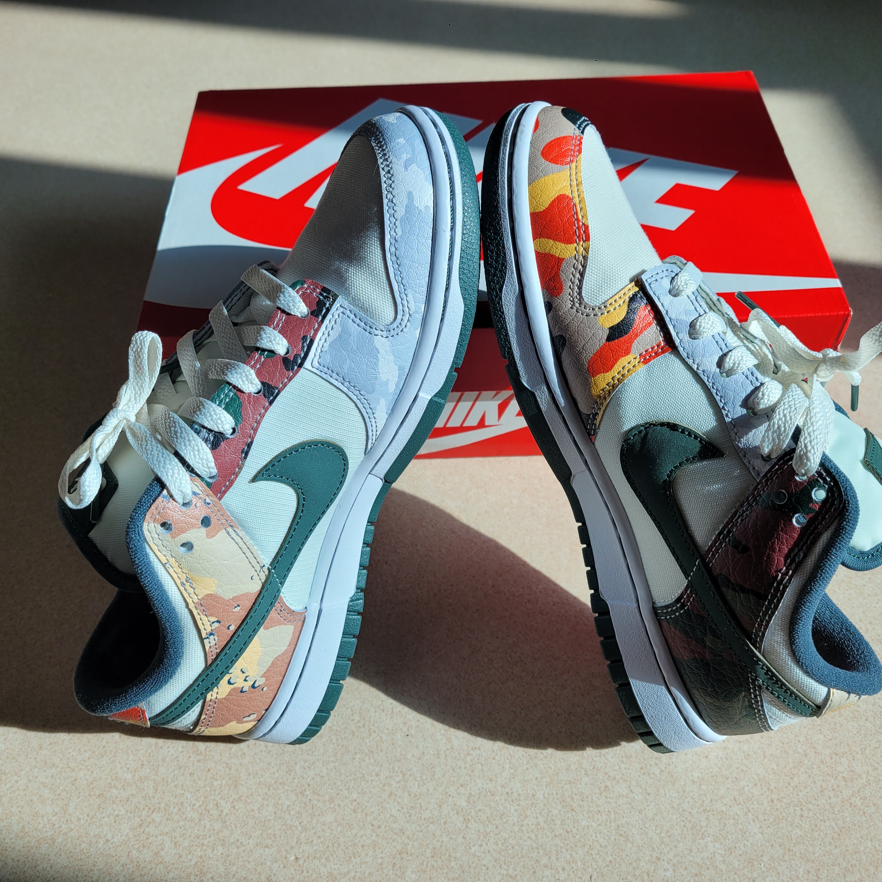 Nike Dunk Low SE Sail Multi Camo 착용 스타일 - 2