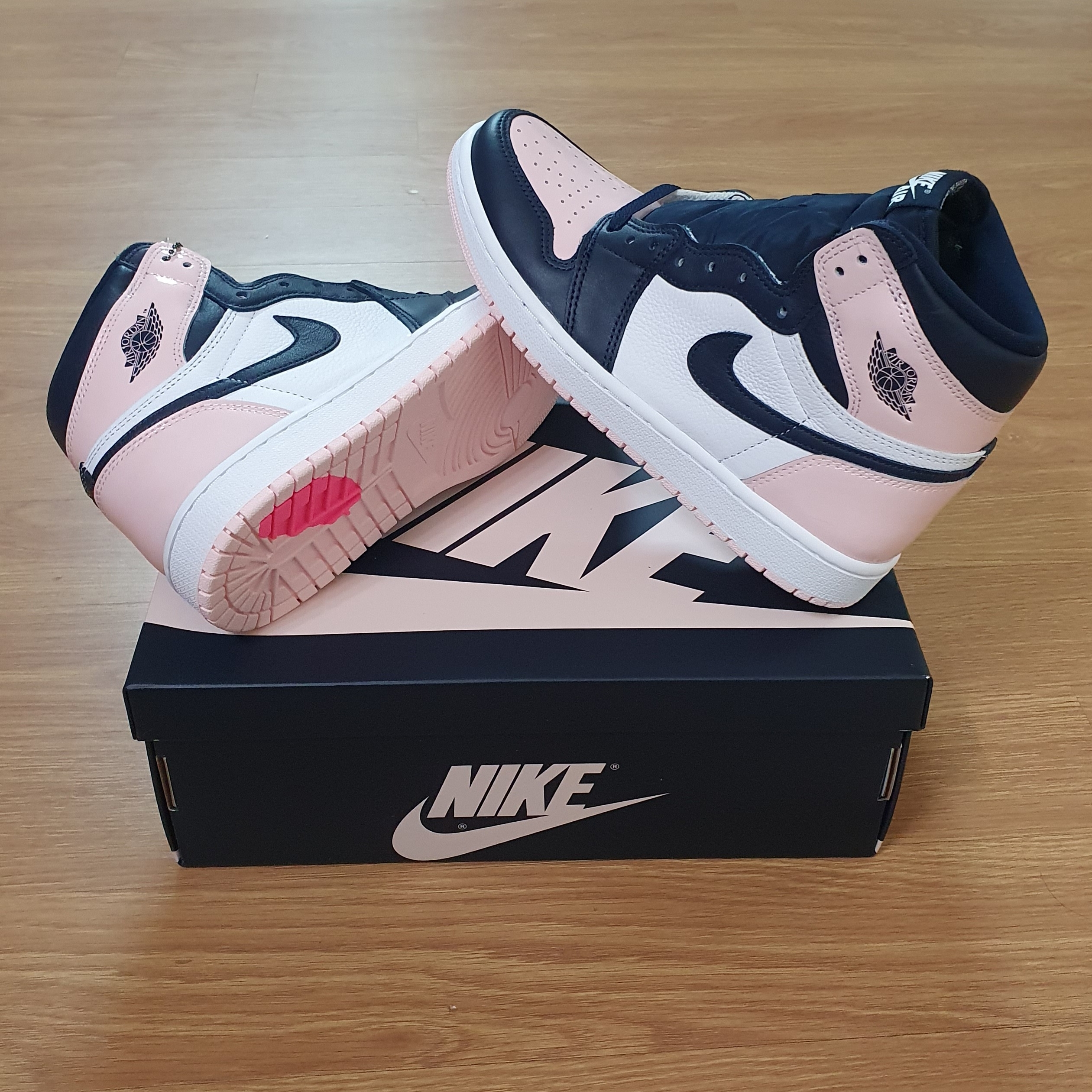 (W) Jordan 1 Retro High OG Atmosphere 착용 스타일 - 1