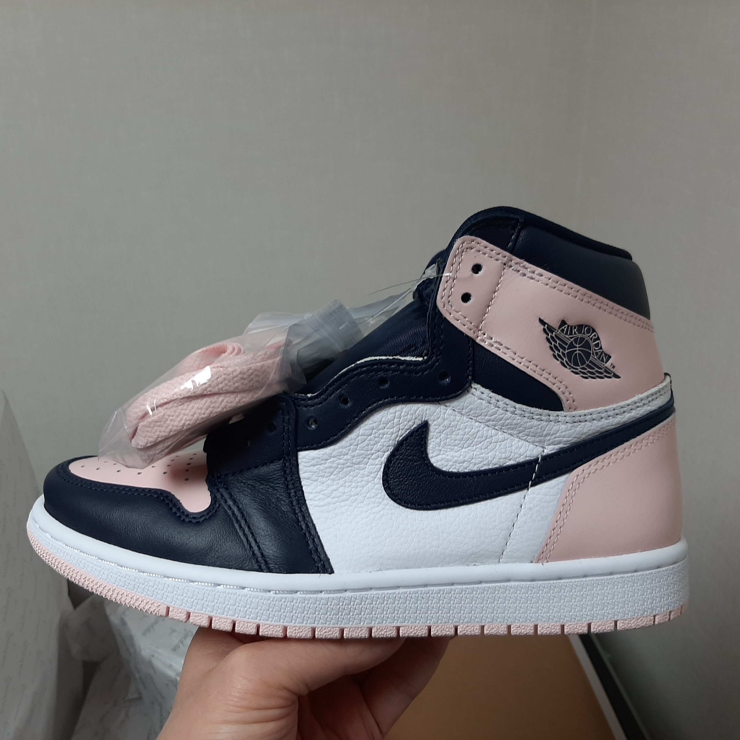(W) Jordan 1 Retro High OG Atmosphere 착용 스타일 - 1