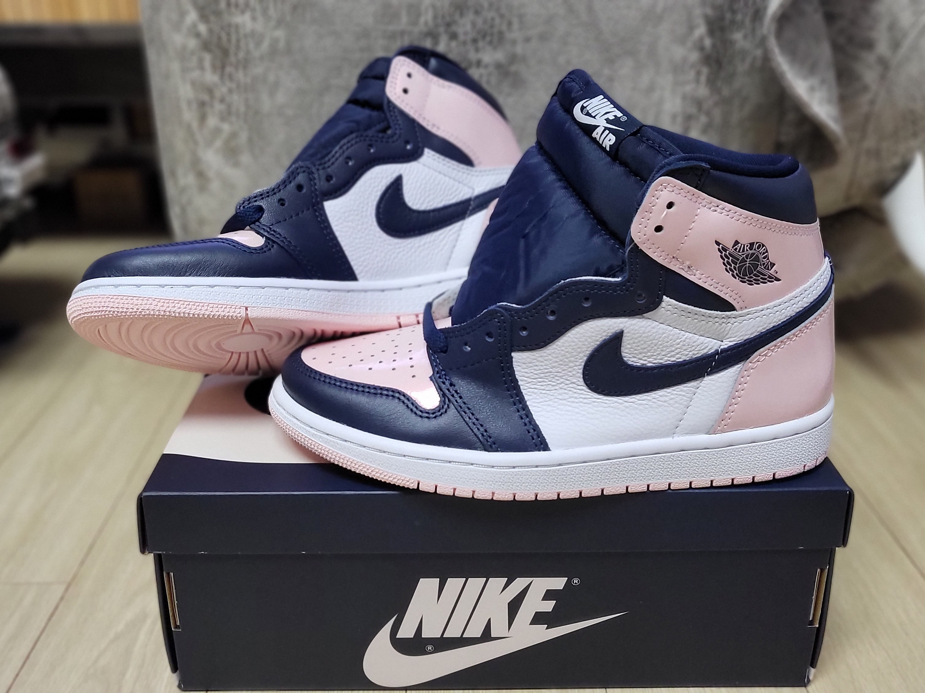 (W) Jordan 1 Retro High OG Atmosphere 착용 스타일 - 1
