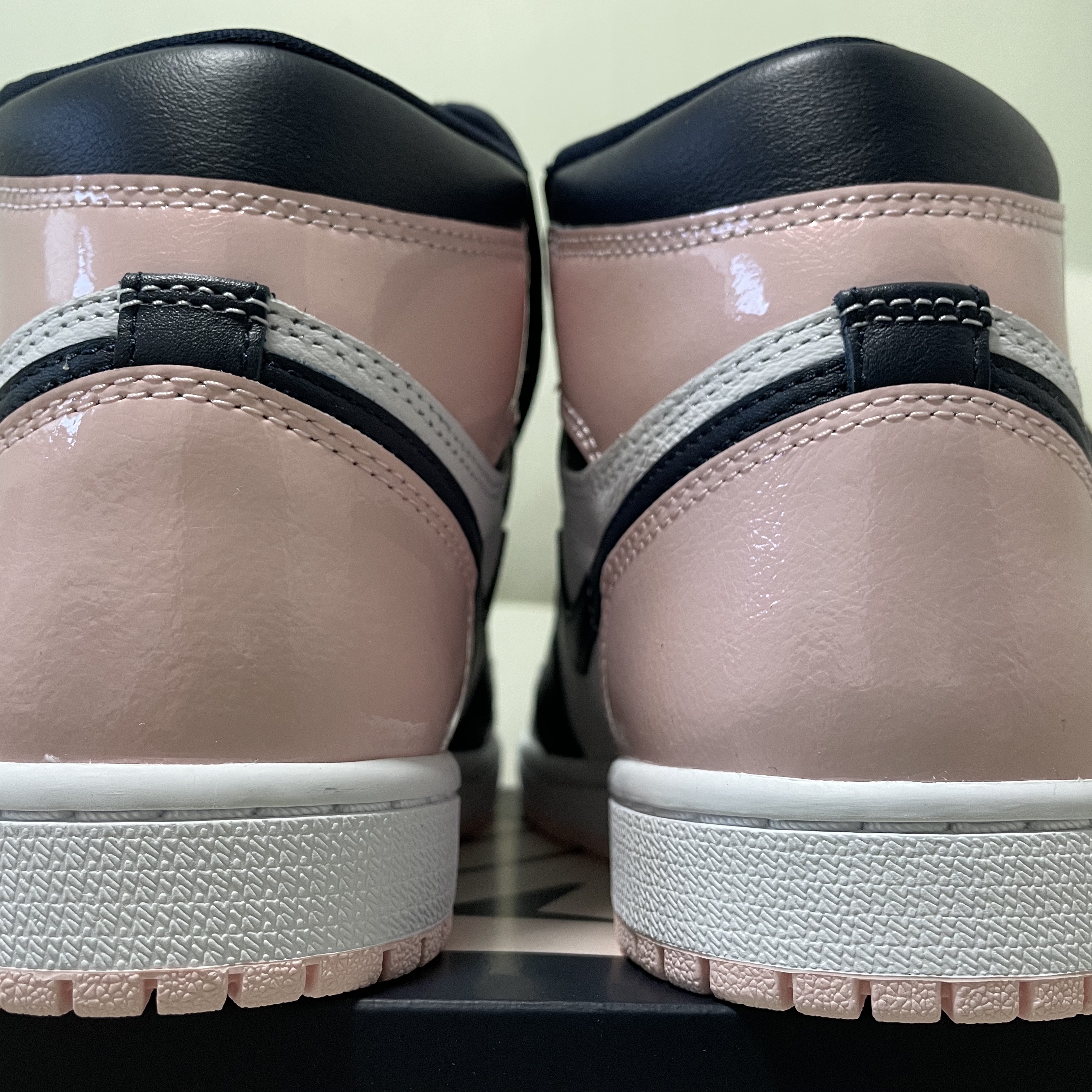 (W) Jordan 1 Retro High OG Atmosphere 착용 스타일 - 4