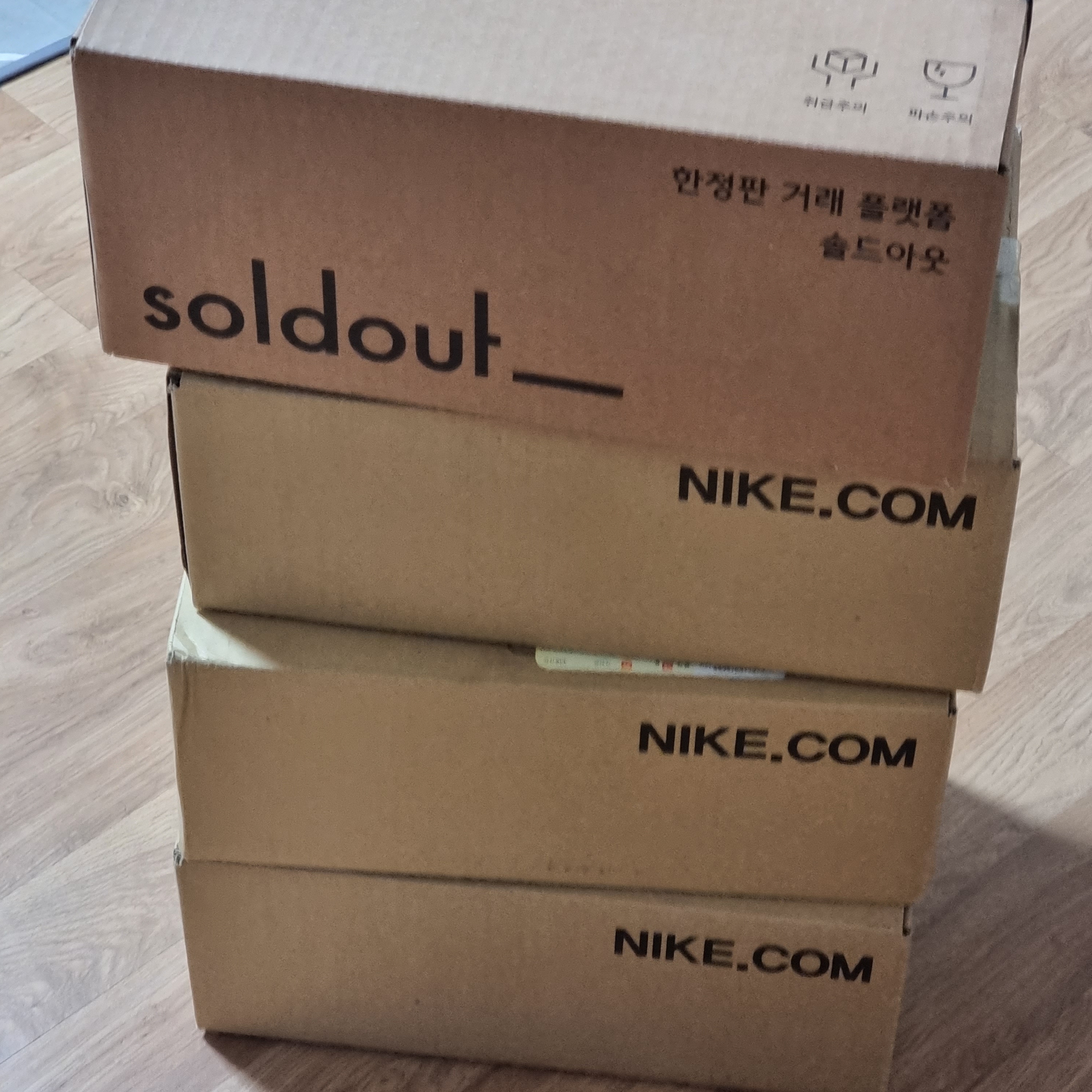 (TD) Nike Dunk Low Pink Foam, (W) Jordan 1 Retro High OG Atmosphere 착용 스타일 - 1