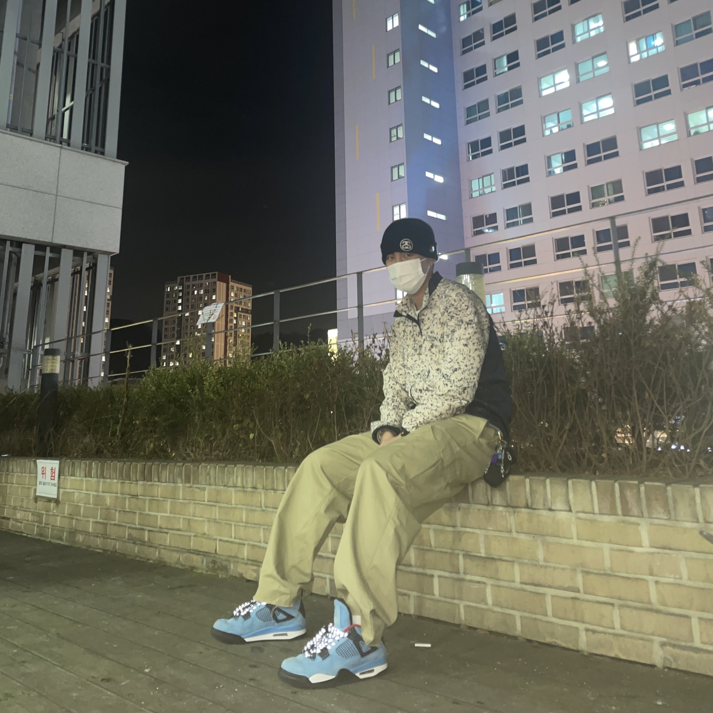 Jordan 4 x Travis Scott Retro Cactus Jack 착용 스타일 - 1
