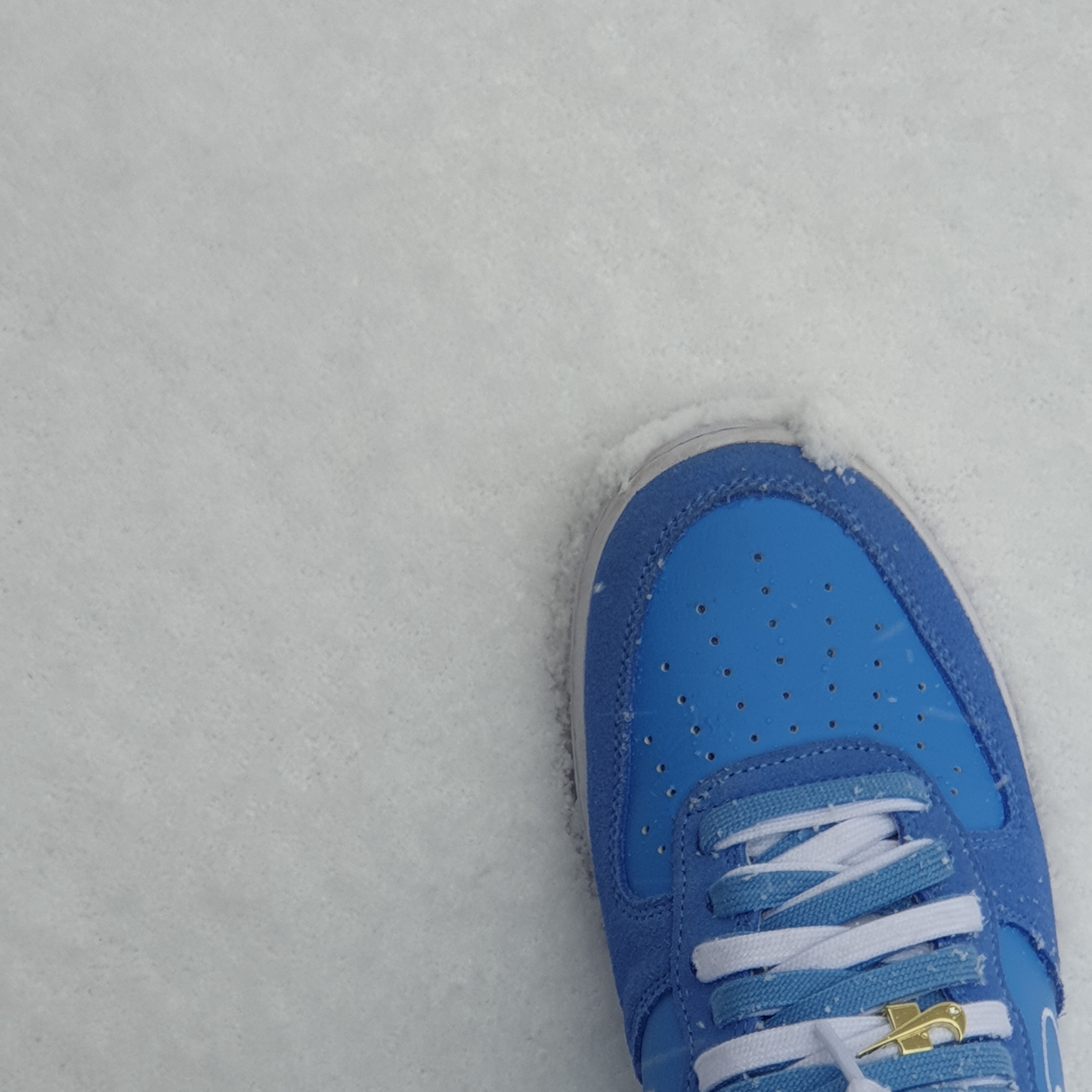 Nike Air Force 1 '07 LV8 First Use University Blue 착용 스타일