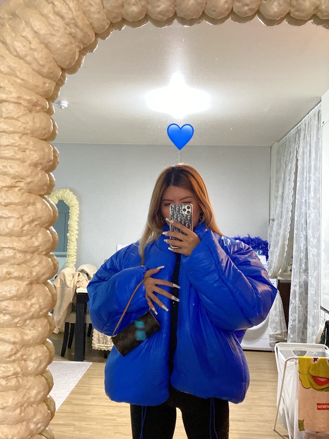 Yeezy Gap Round Jacket Blue 착용 스타일 - 3