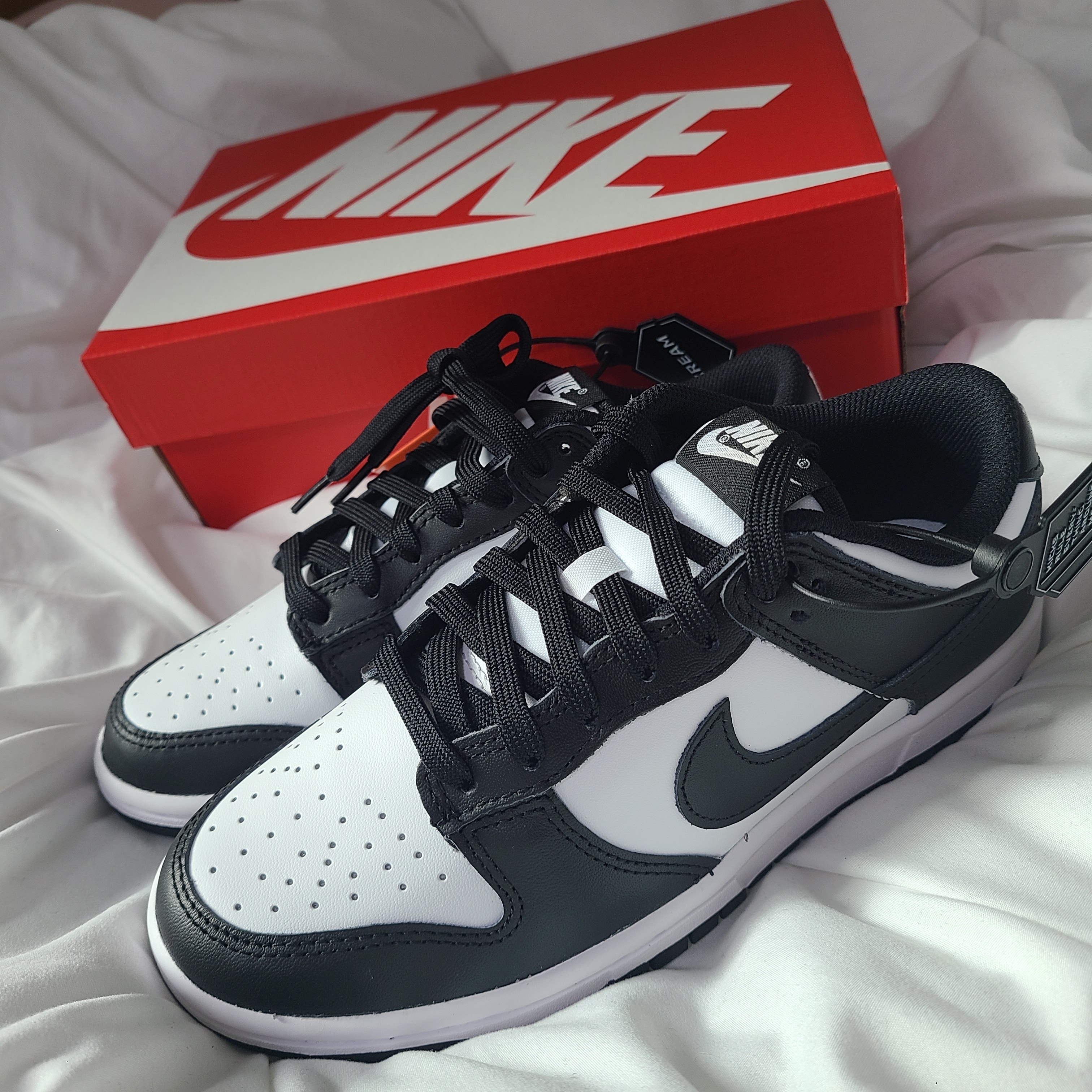 (W) Nike Dunk Low Black 착용 스타일 - 1