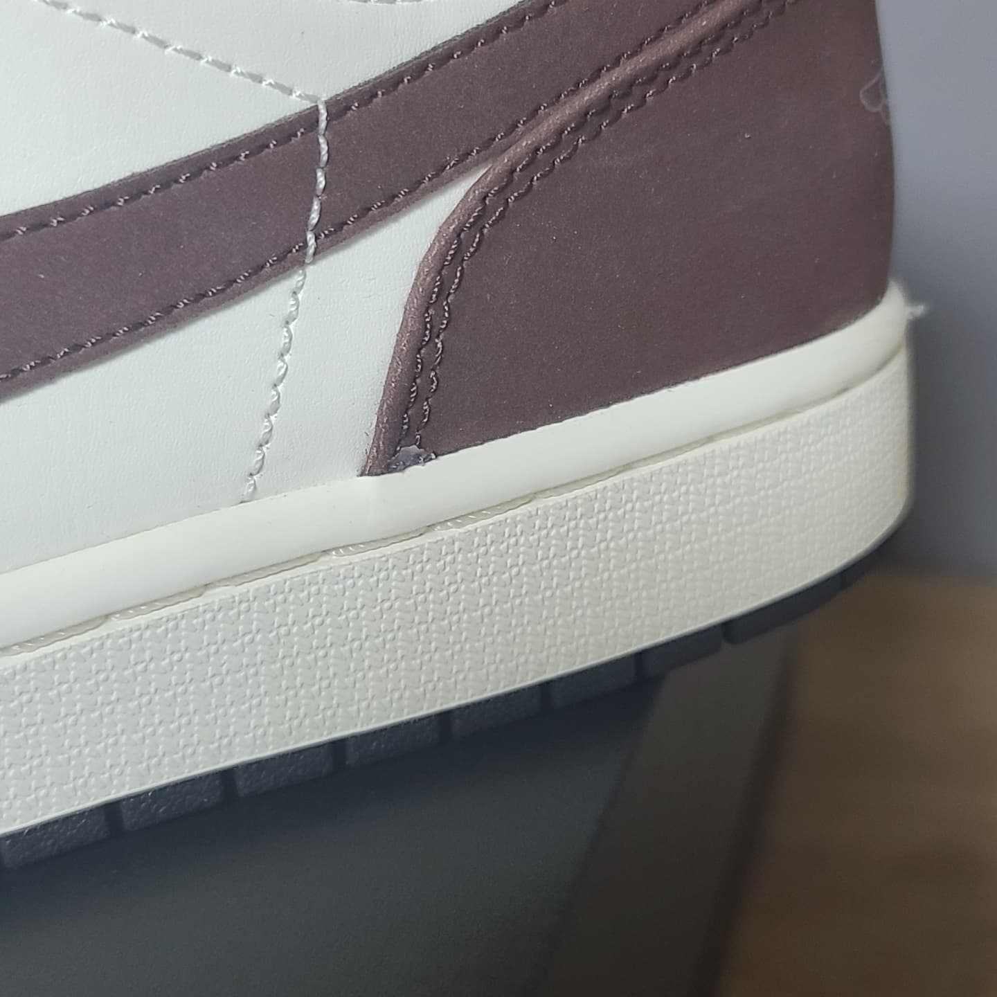 Jordan 1 Low SE Chocolate Bliss 착용 스타일 - 2