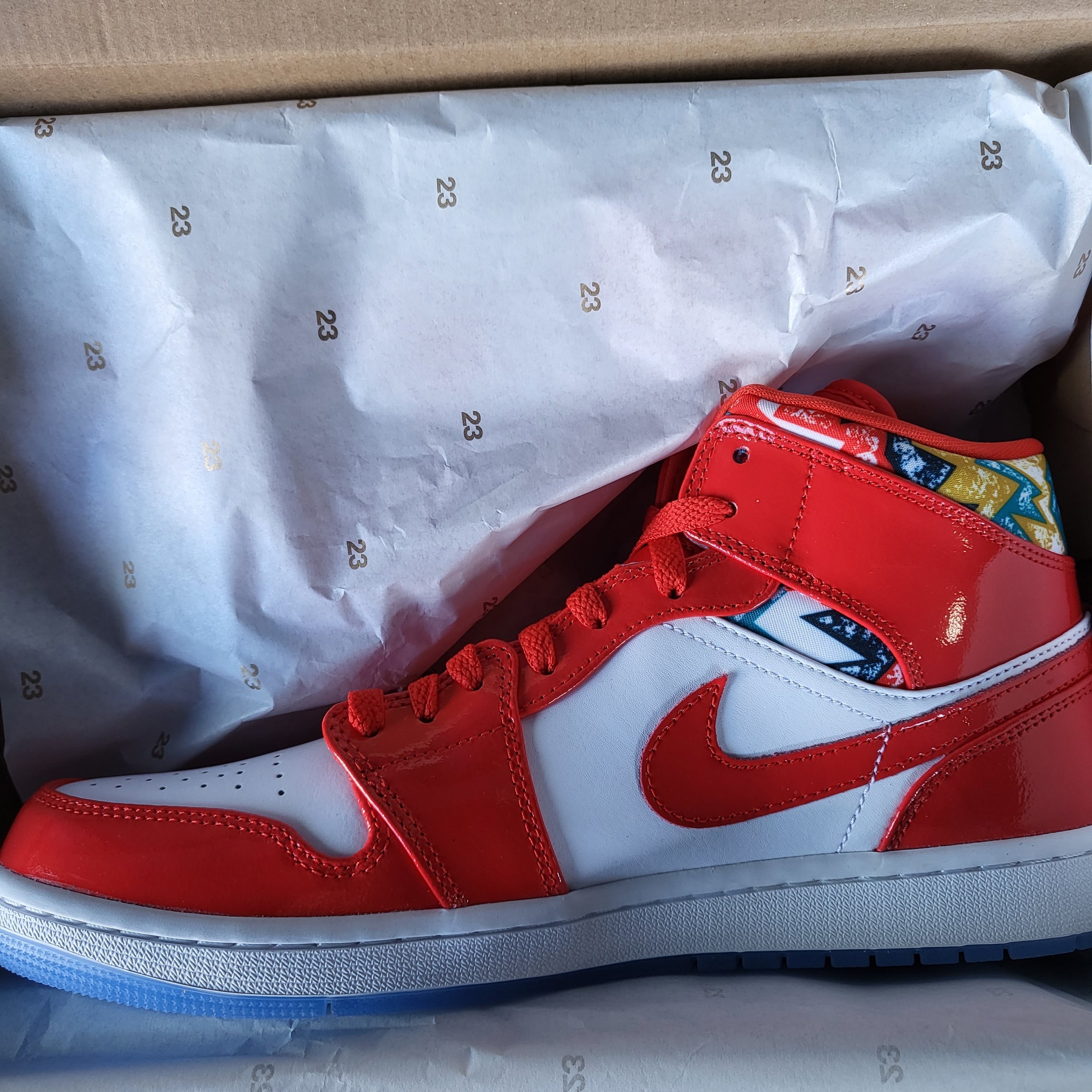 Jordan 1 Mid SE Barcelona Sweater 착용 스타일 - 3