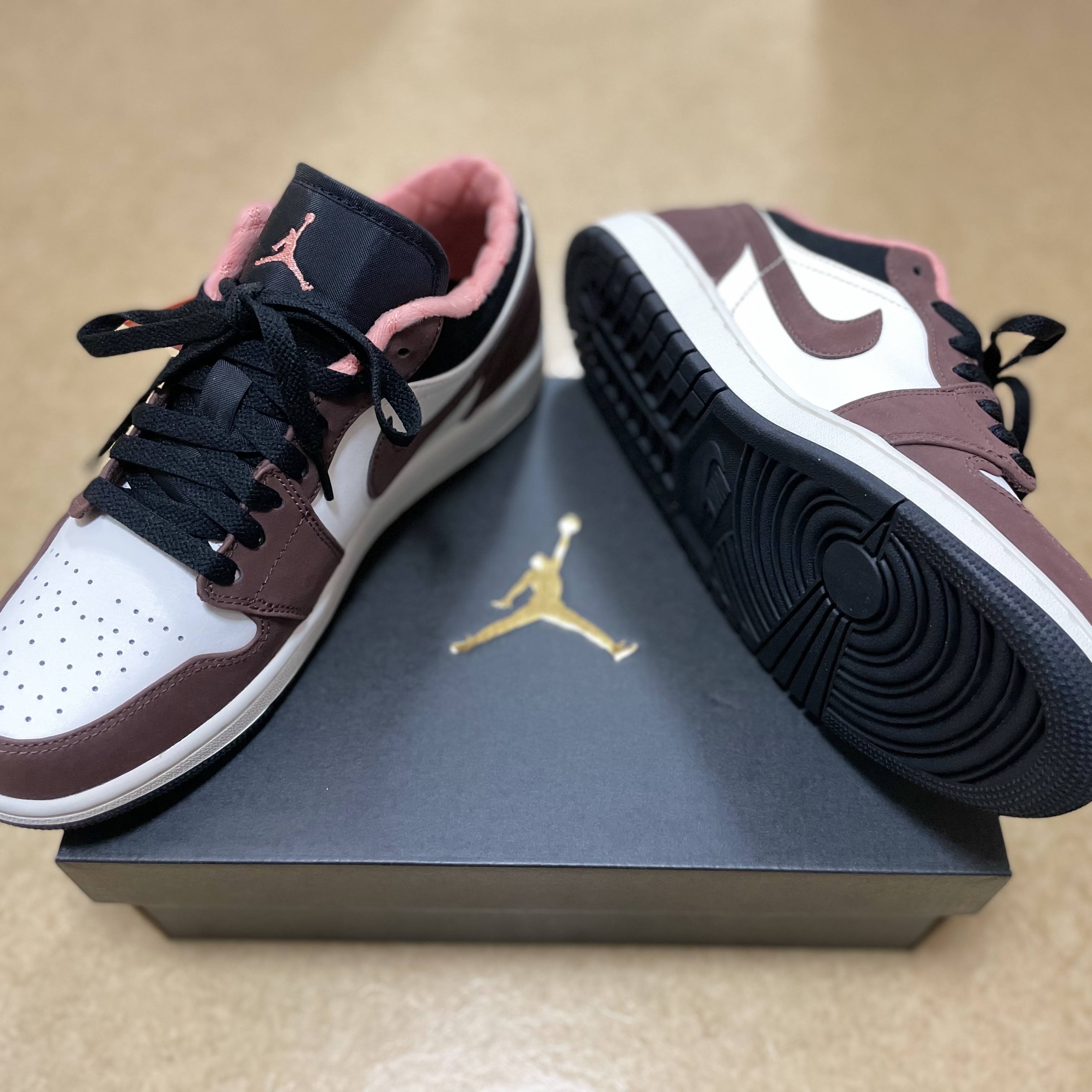 Jordan 1 Low SE Chocolate Bliss 착용 스타일 - 2