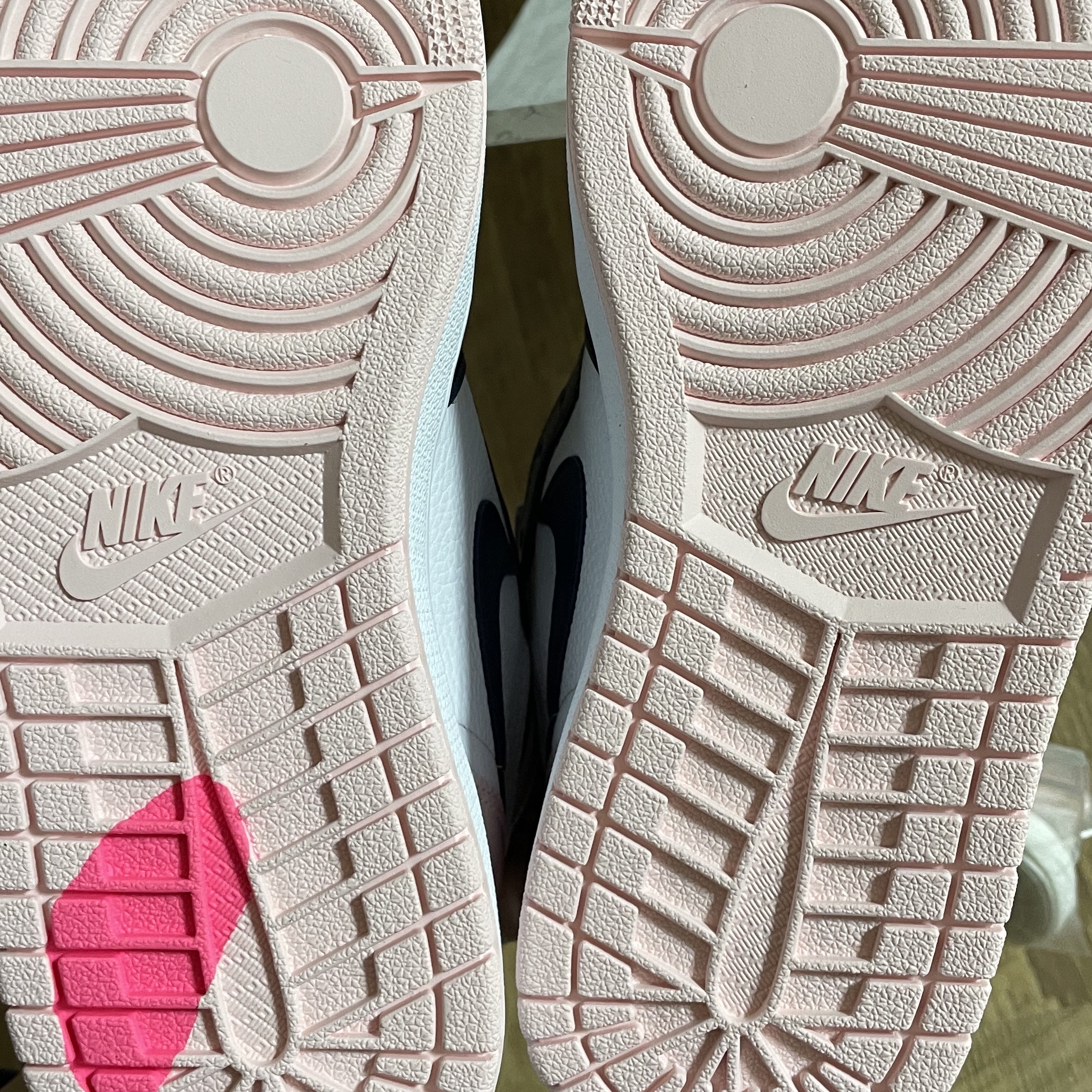 (W) Jordan 1 Retro High OG Atmosphere 착용 스타일 - 2