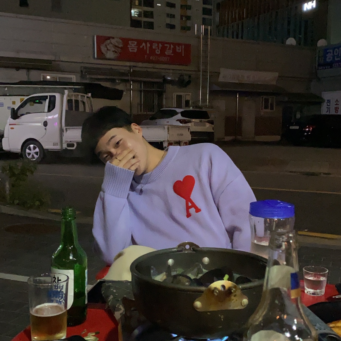 AMI de Coeur Oversize Sweater Lilac 착용 스타일