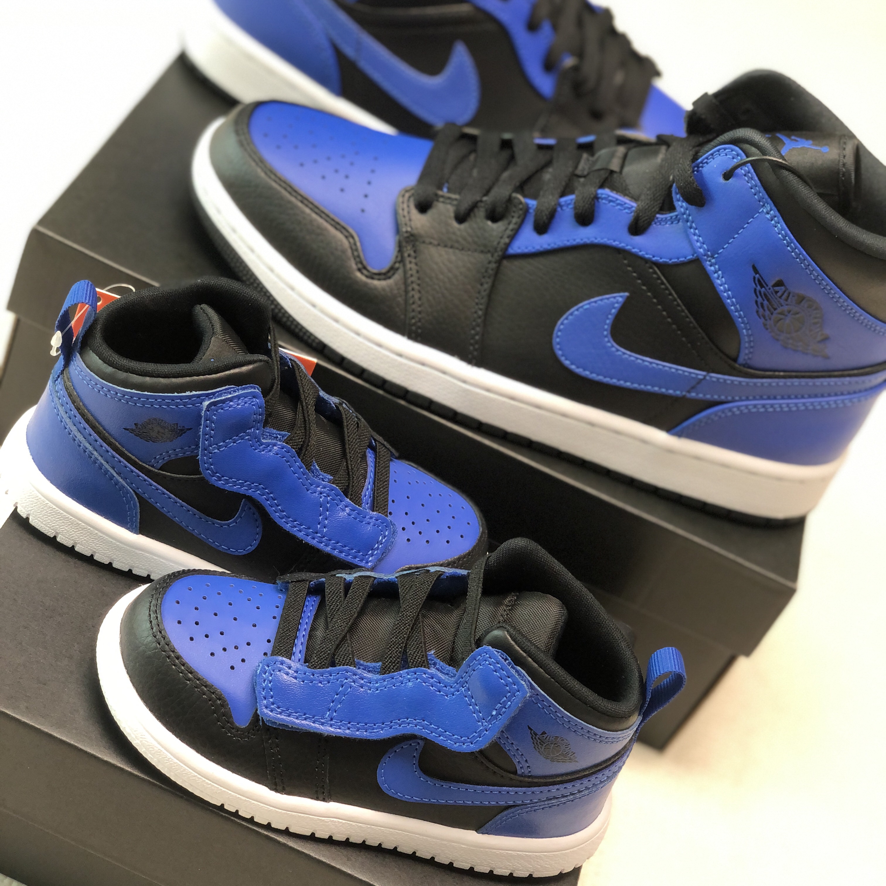 (TD) Jordan 1 Mid Alt Hyper Royal, Jordan 1 Mid Black Hyper Royal 착용 스타일 - 4