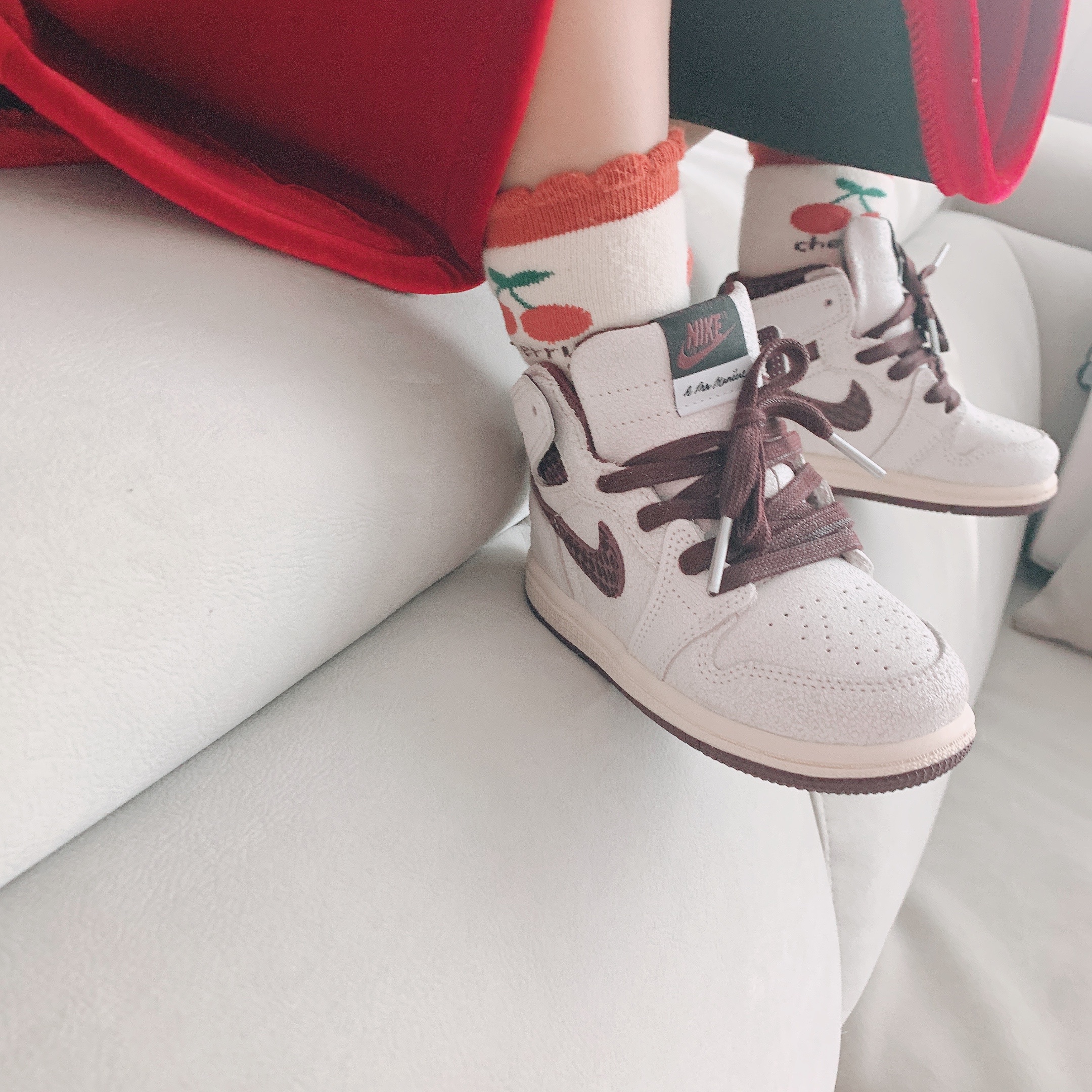 (TD) Jordan 1 x A Ma Maniere Retro High OG SP Burgundy and Sail 착용 스타일 - 4