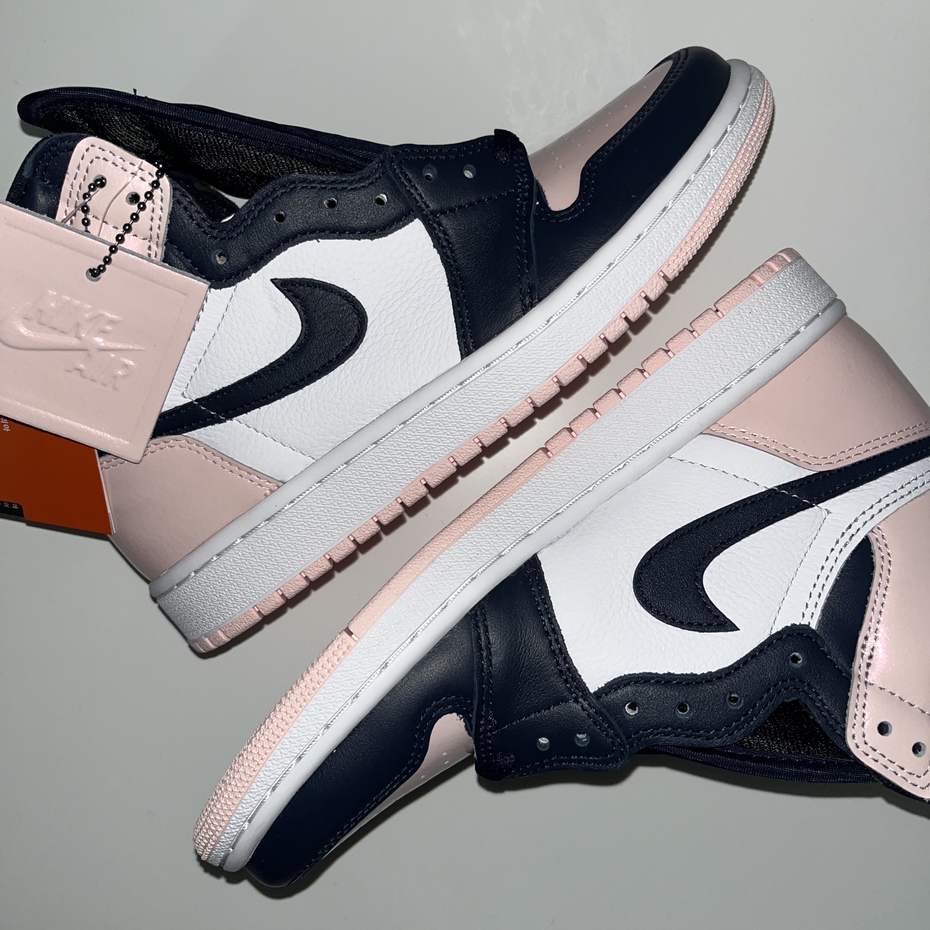(W) Jordan 1 Retro High OG Atmosphere 착용 스타일 - 1