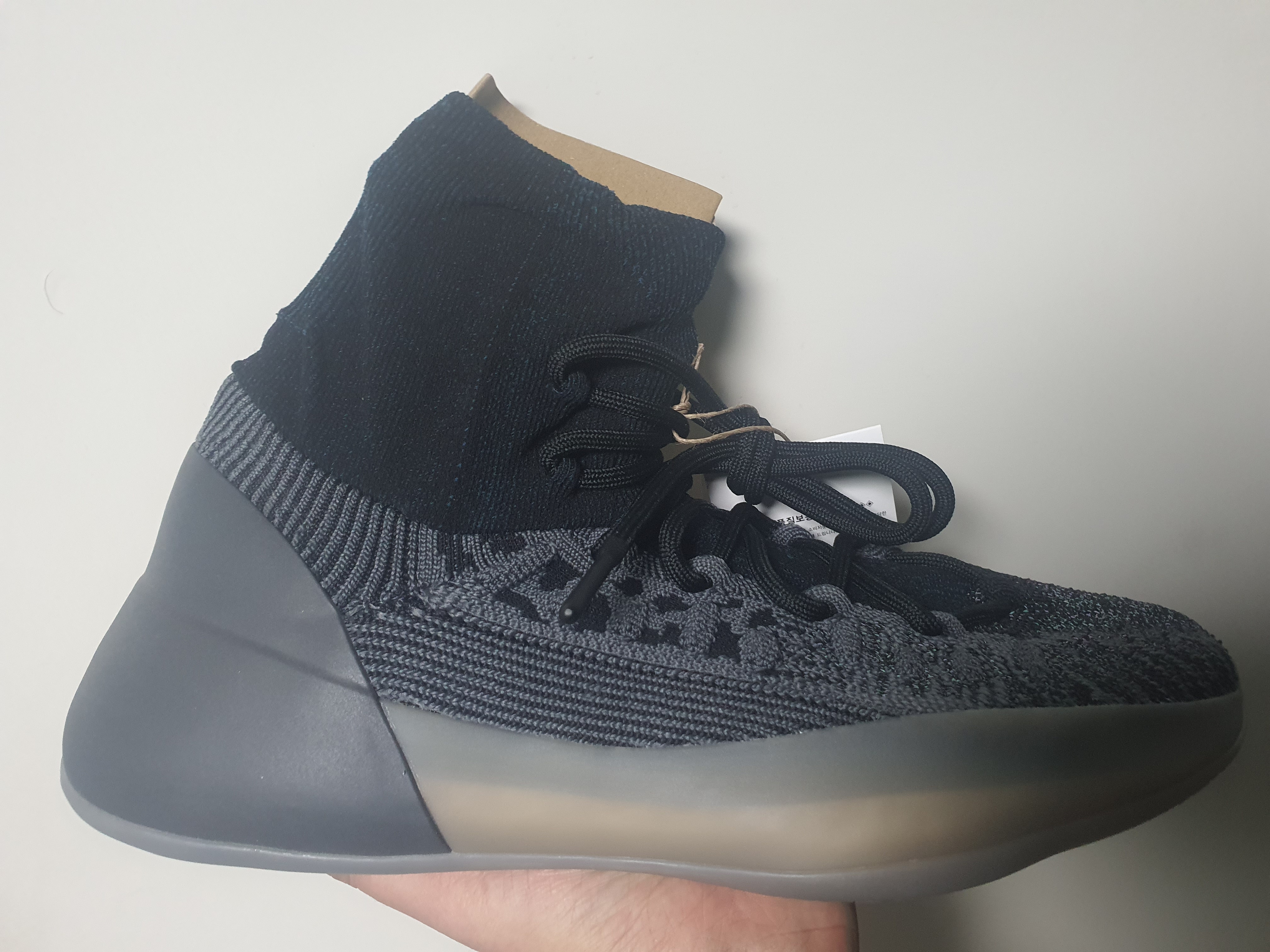 Adidas Yeezy BSKTBL Knit Slate Blue 착용 스타일 - 2