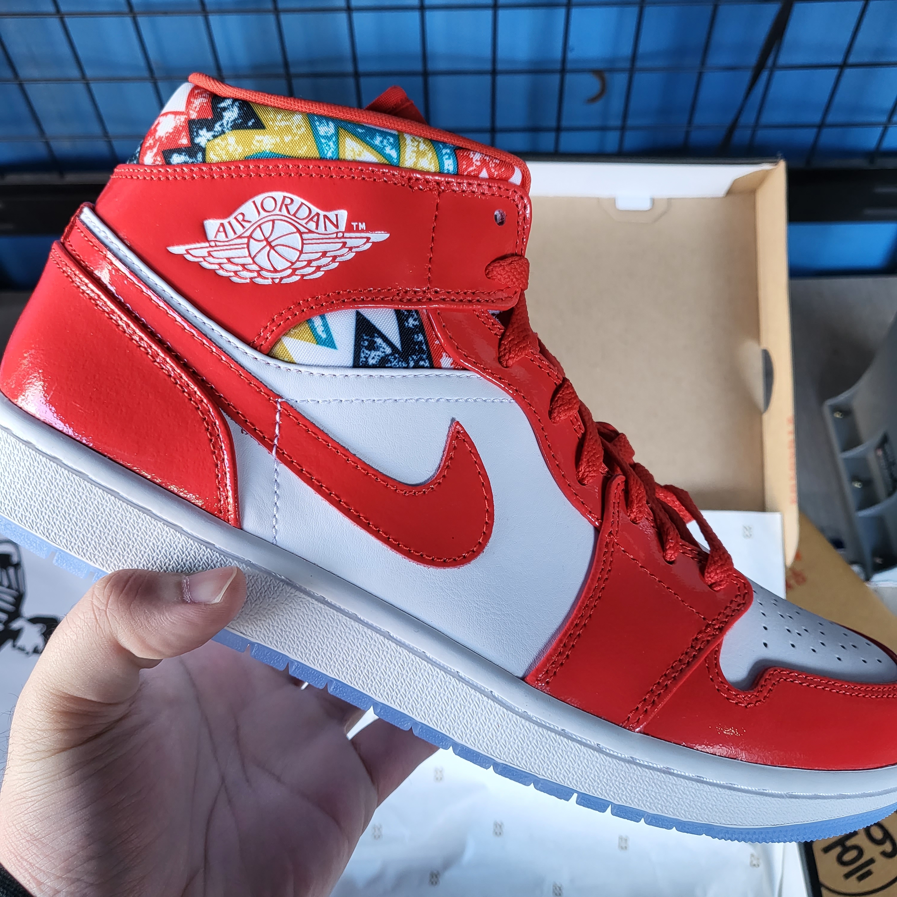 Jordan 1 Mid SE Barcelona Sweater 착용 스타일 - 1
