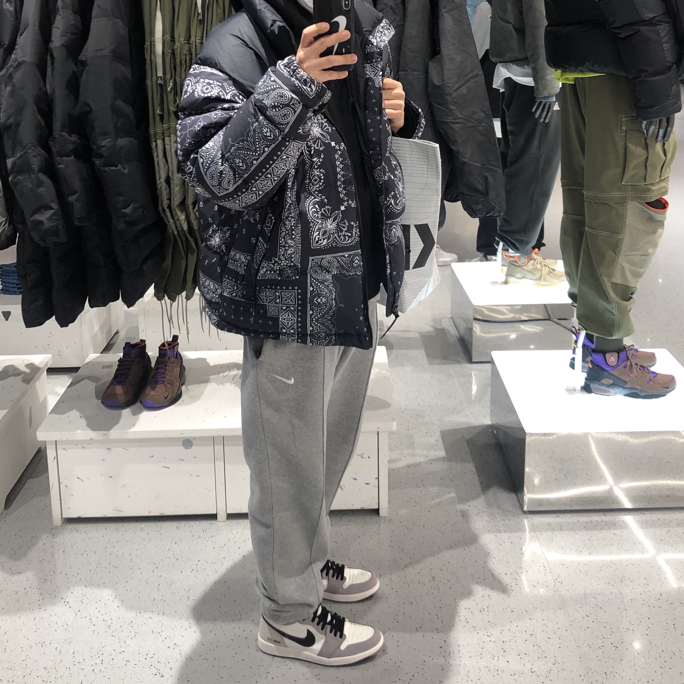 Jordan 1 Low Dark Teal, The North Face 1996 Novelty Nuptse Jacket Dark Navy 착용 스타일 - 1