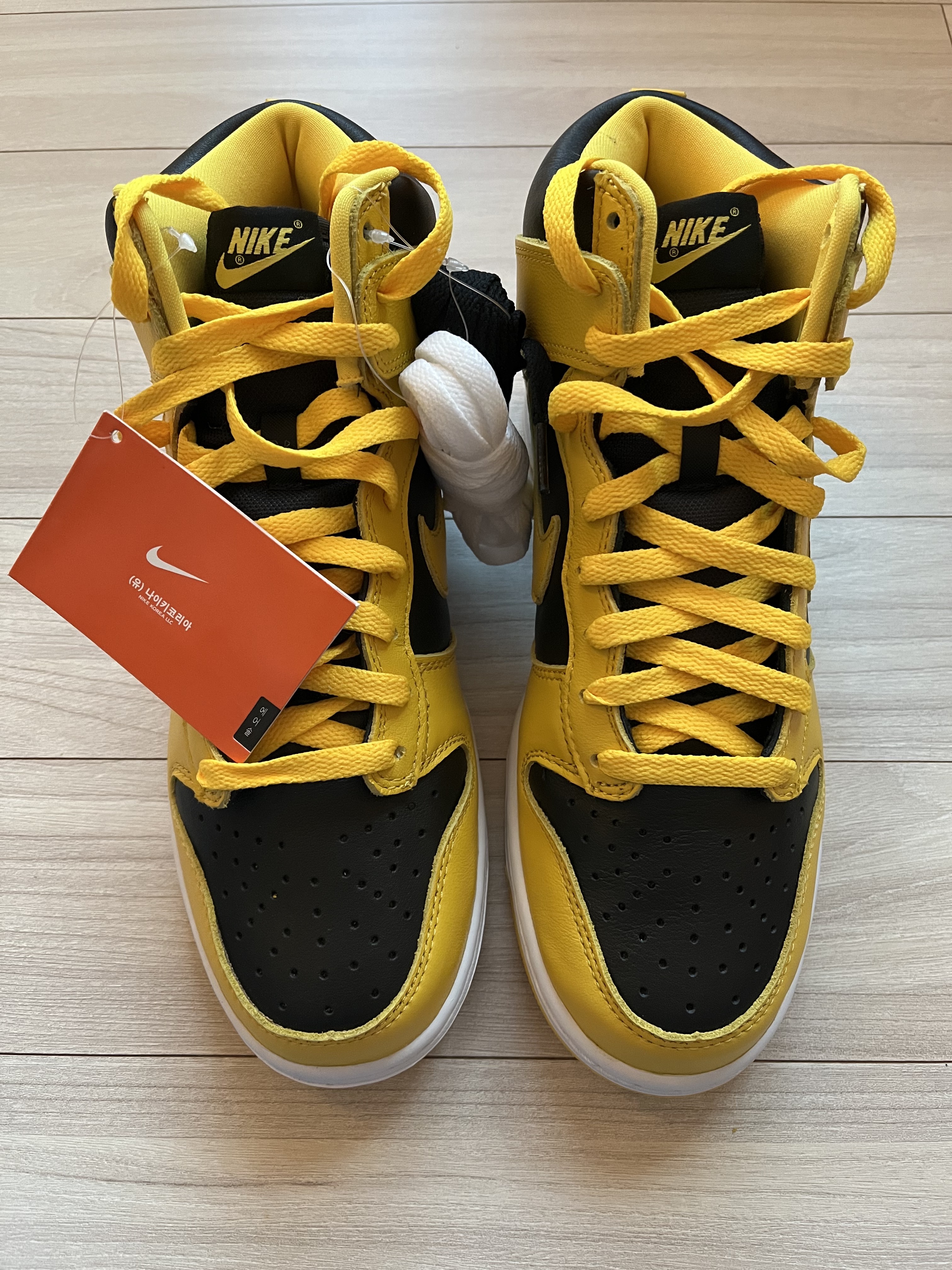 Nike Dunk High SP Varsity Maize 착용 스타일