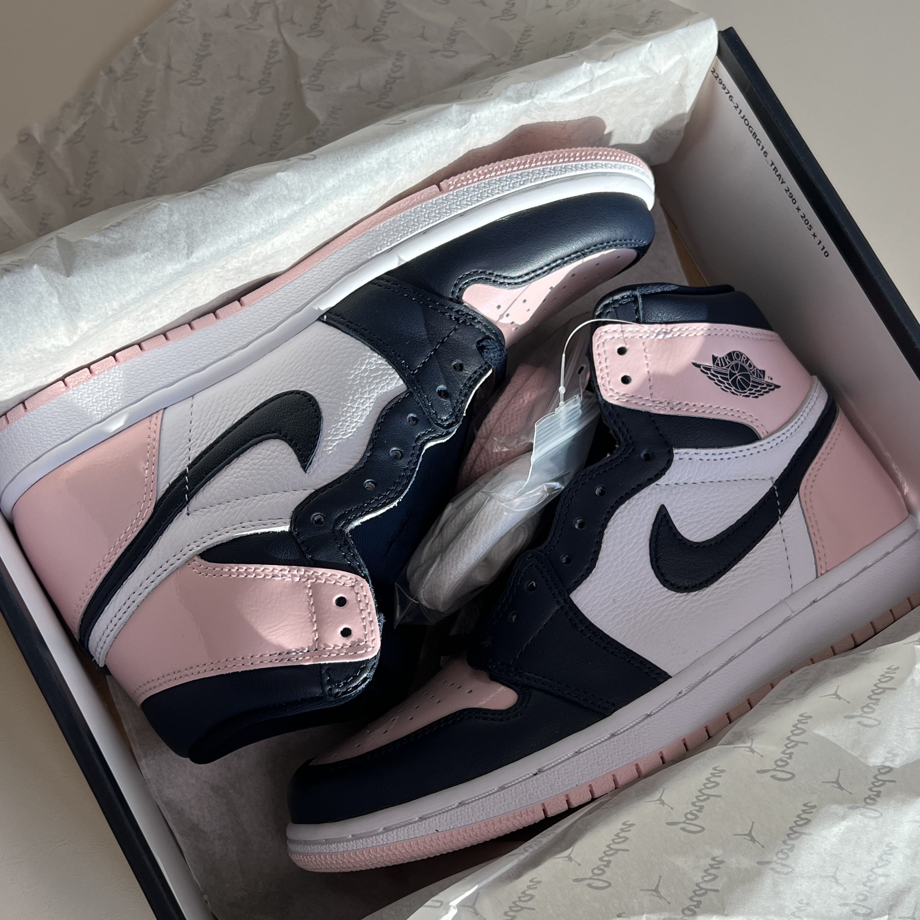 (W) Jordan 1 Retro High OG Atmosphere 착용 스타일 - 1