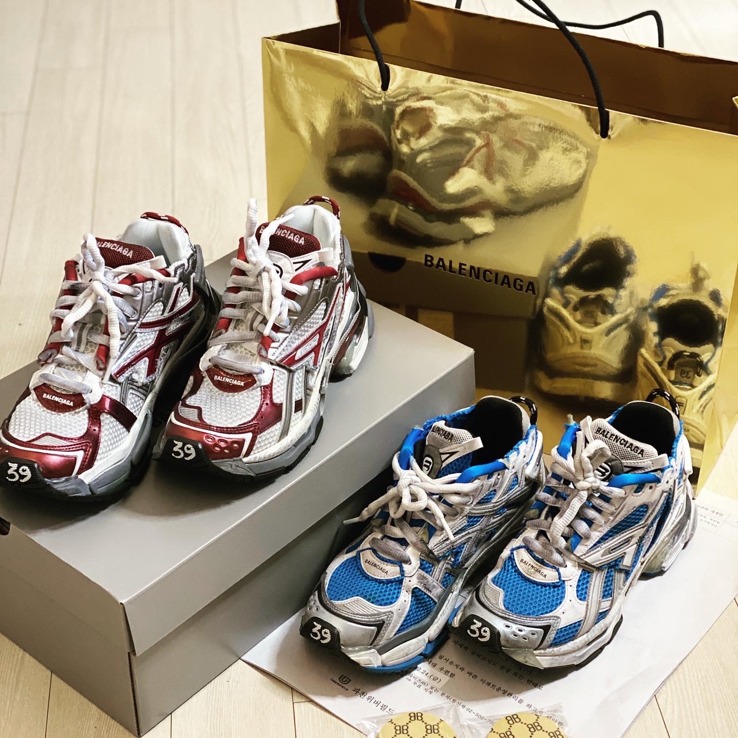 Balenciaga Runner Sneakers Grey Burgundy, Balenciaga Runner Sneakers Blue White 착용 스타일 - 2