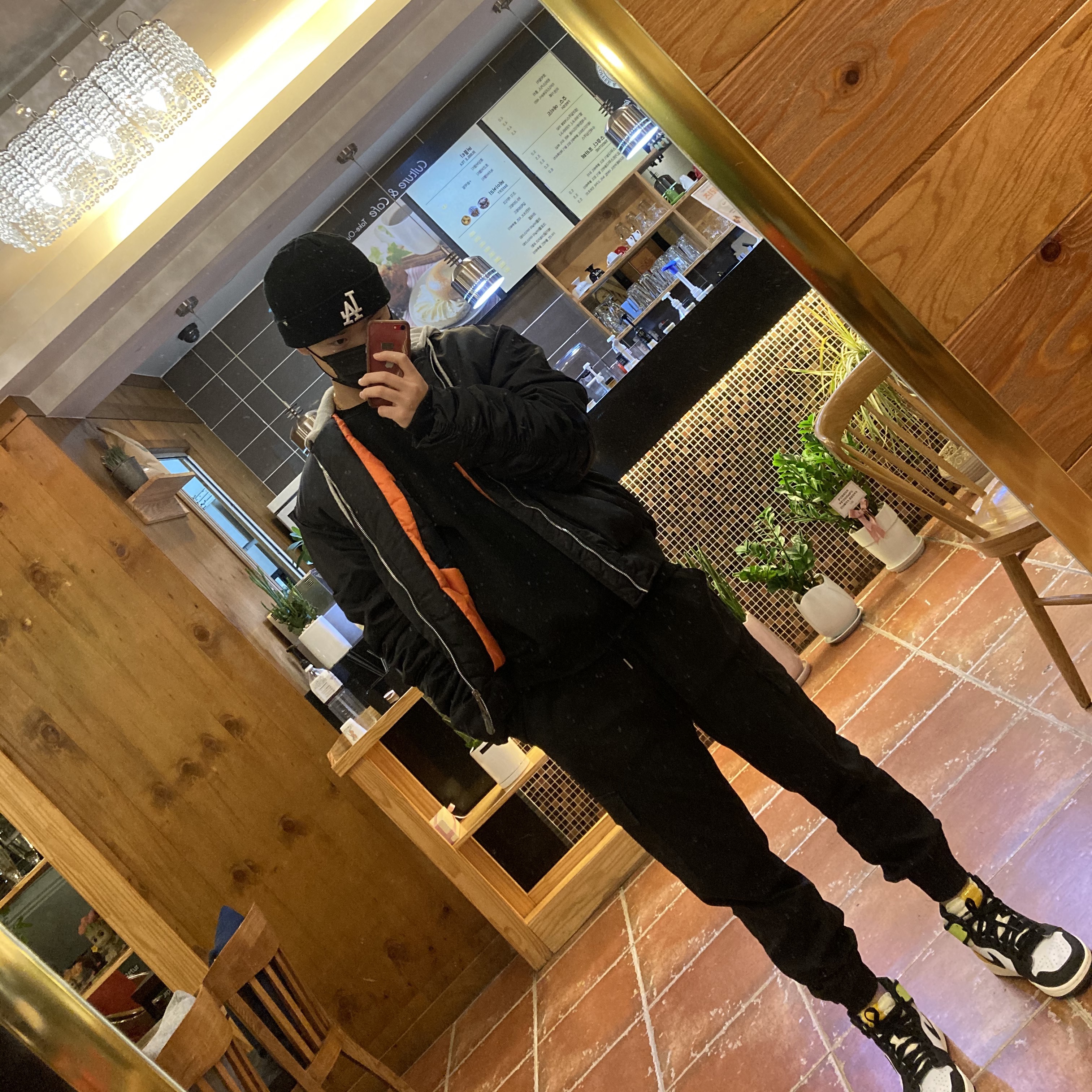 Jordan 1 Retro High OG Volt Gold 착용 스타일