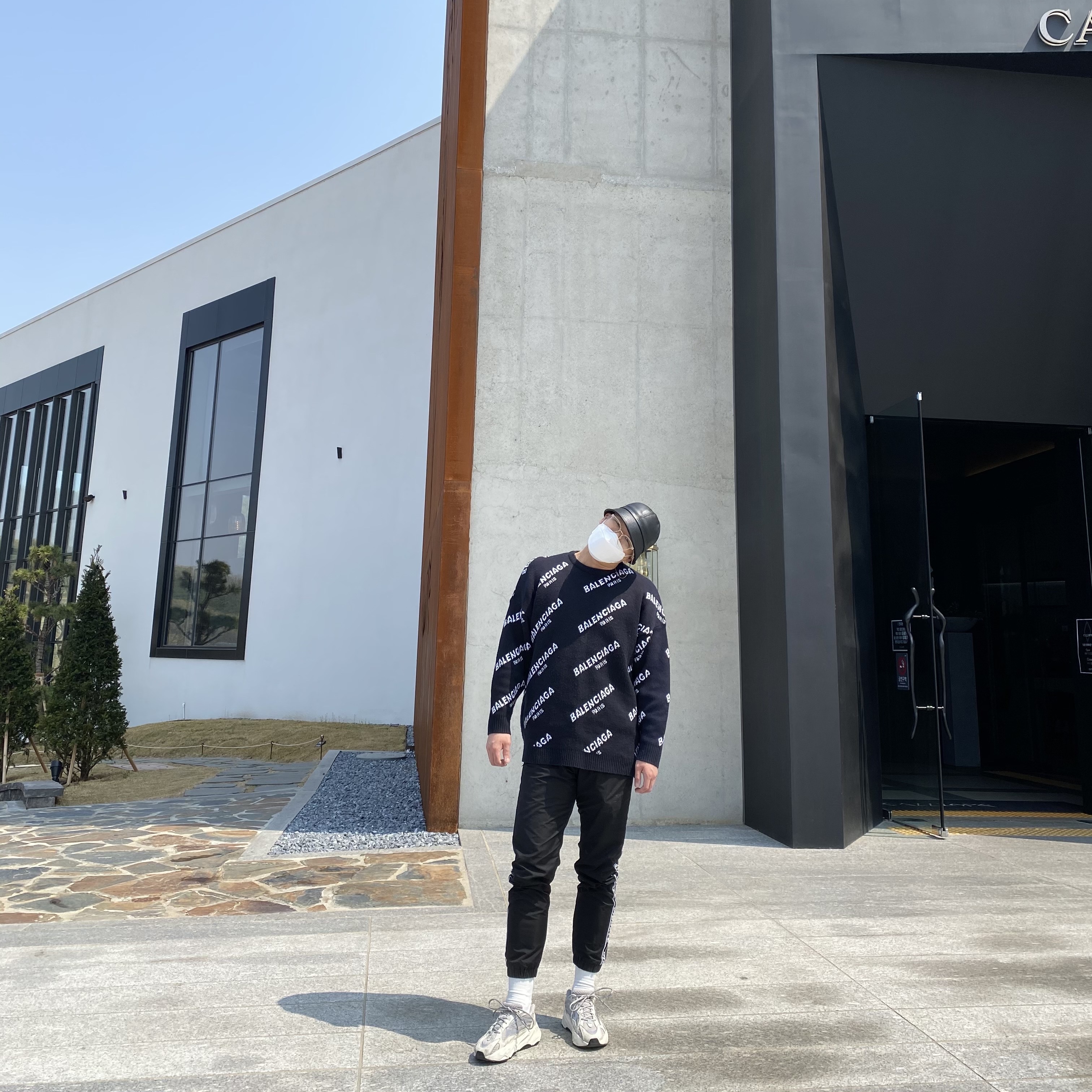 Adidas Yeezy Boost 700 V2 Static 2018, Balenciaga Allover Logo Crewneck Knit Light Brown Black 착용 스타일 - 2