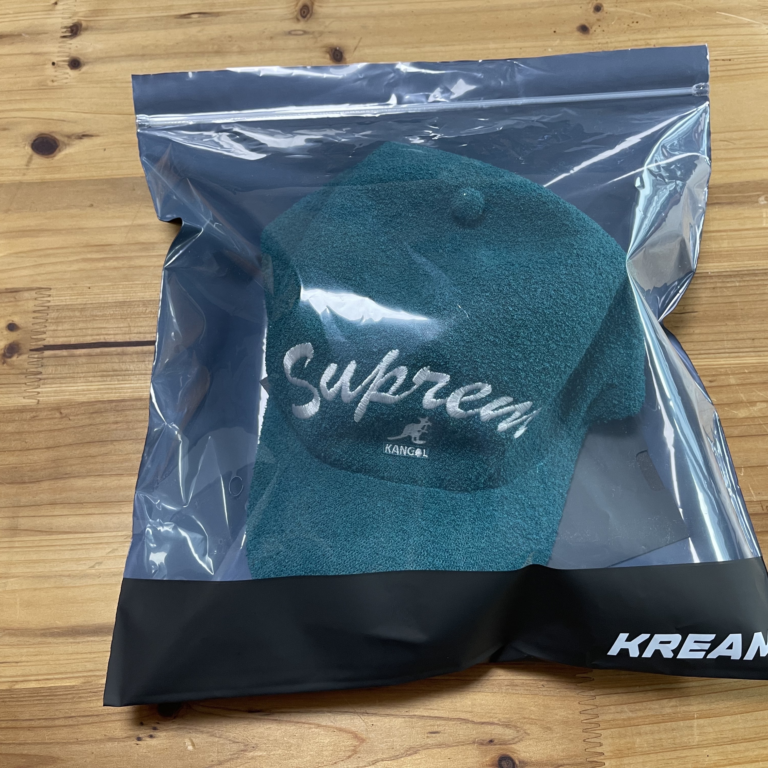 Supreme x Kangol Bermuda Spacecap Teal - 21SS 착용 스타일 - 1