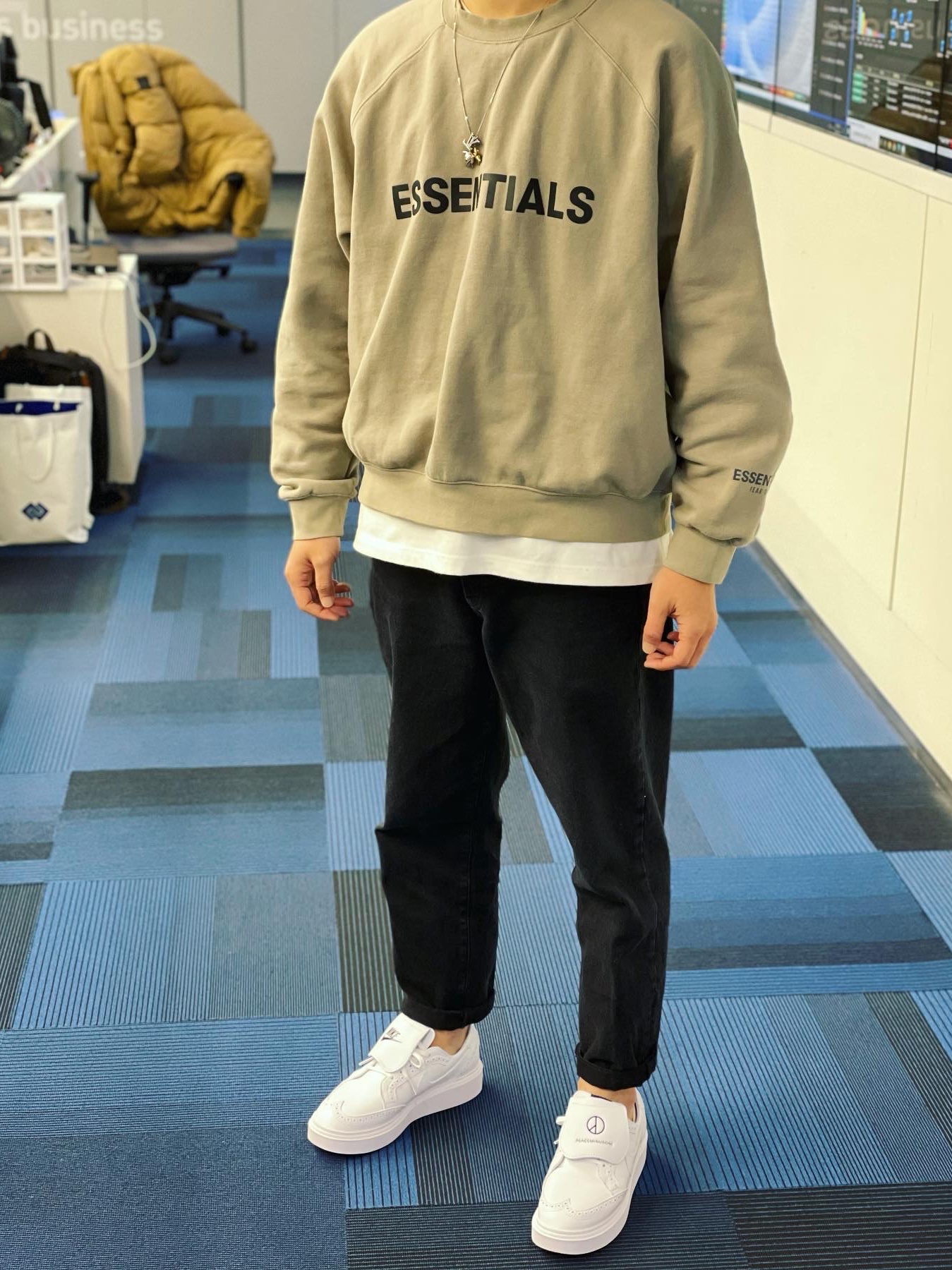 Nike x Peaceminusone Kwondo1 White, Essentials 3D Silicon Applique Crewneck Olive/Khaki - 20FW 착용 스타일 - 2