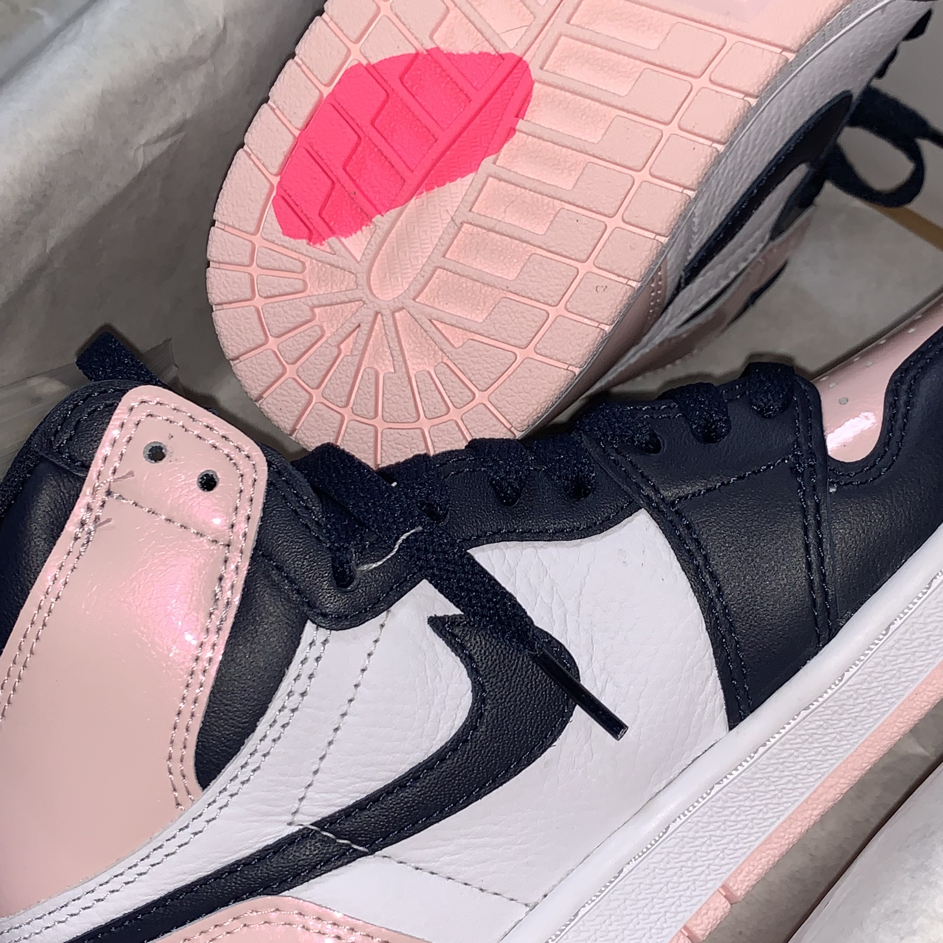 (W) Jordan 1 Retro High OG Atmosphere 착용 스타일