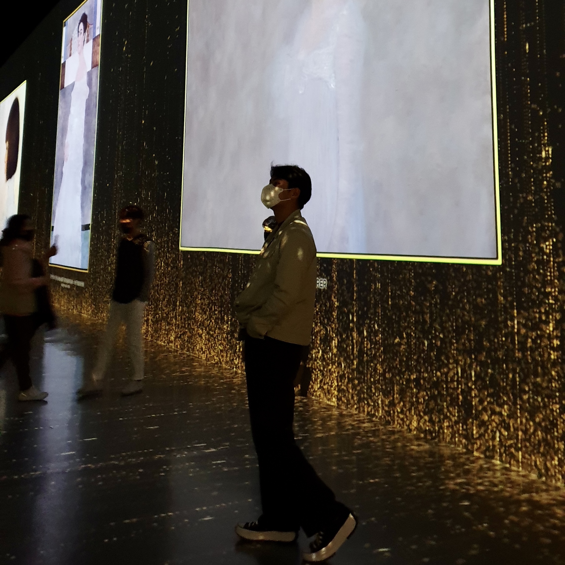 Off-White x Amore Pacific Protection Box (Without Cosmetics), Converse Run Star Hike Low Black 착용 스타일 - 5