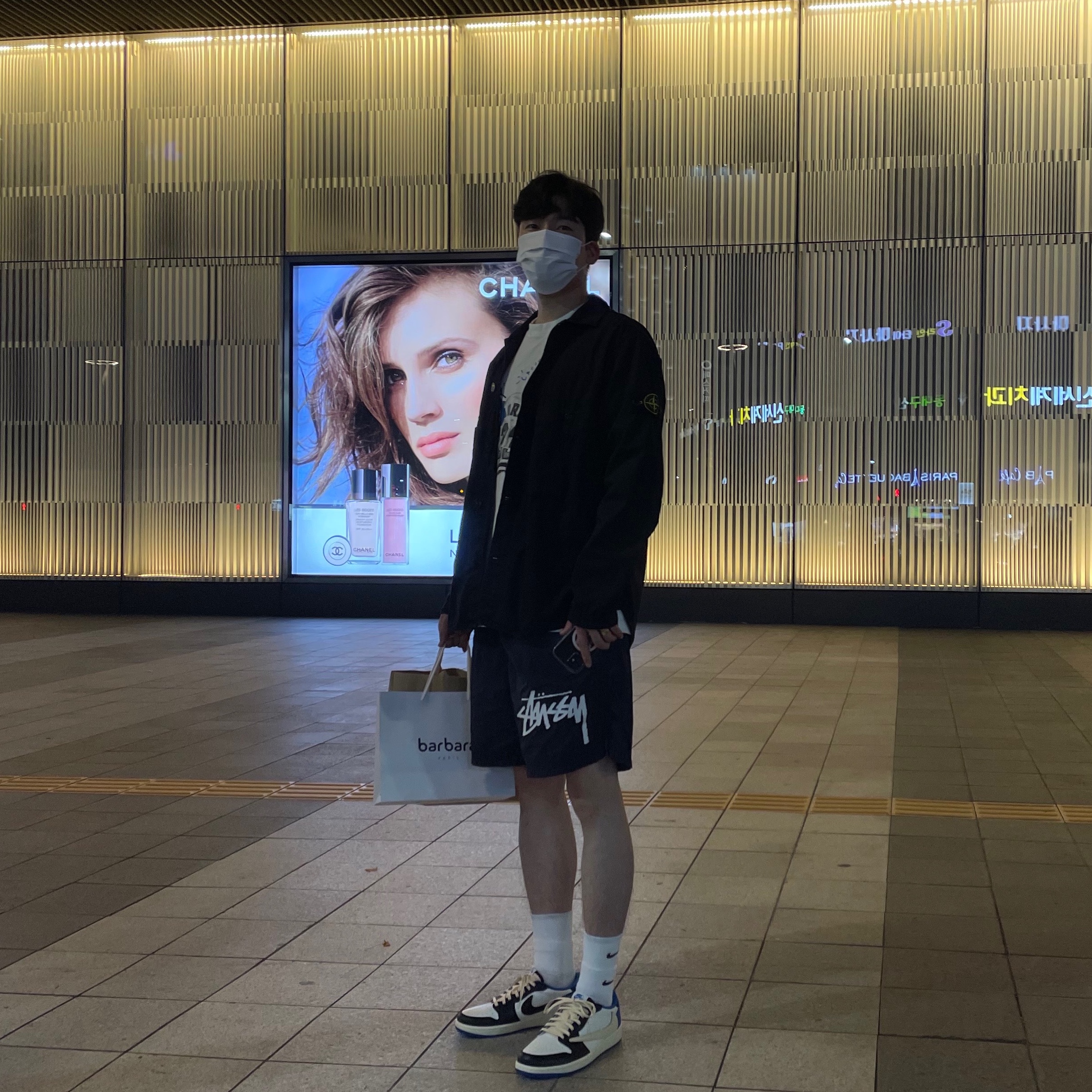 Jordan 1 x Travis Scott x Fragment Retro Low OG SP Military Blue, Nike x Peaceminusone Kwondo1 White 착용 스타일