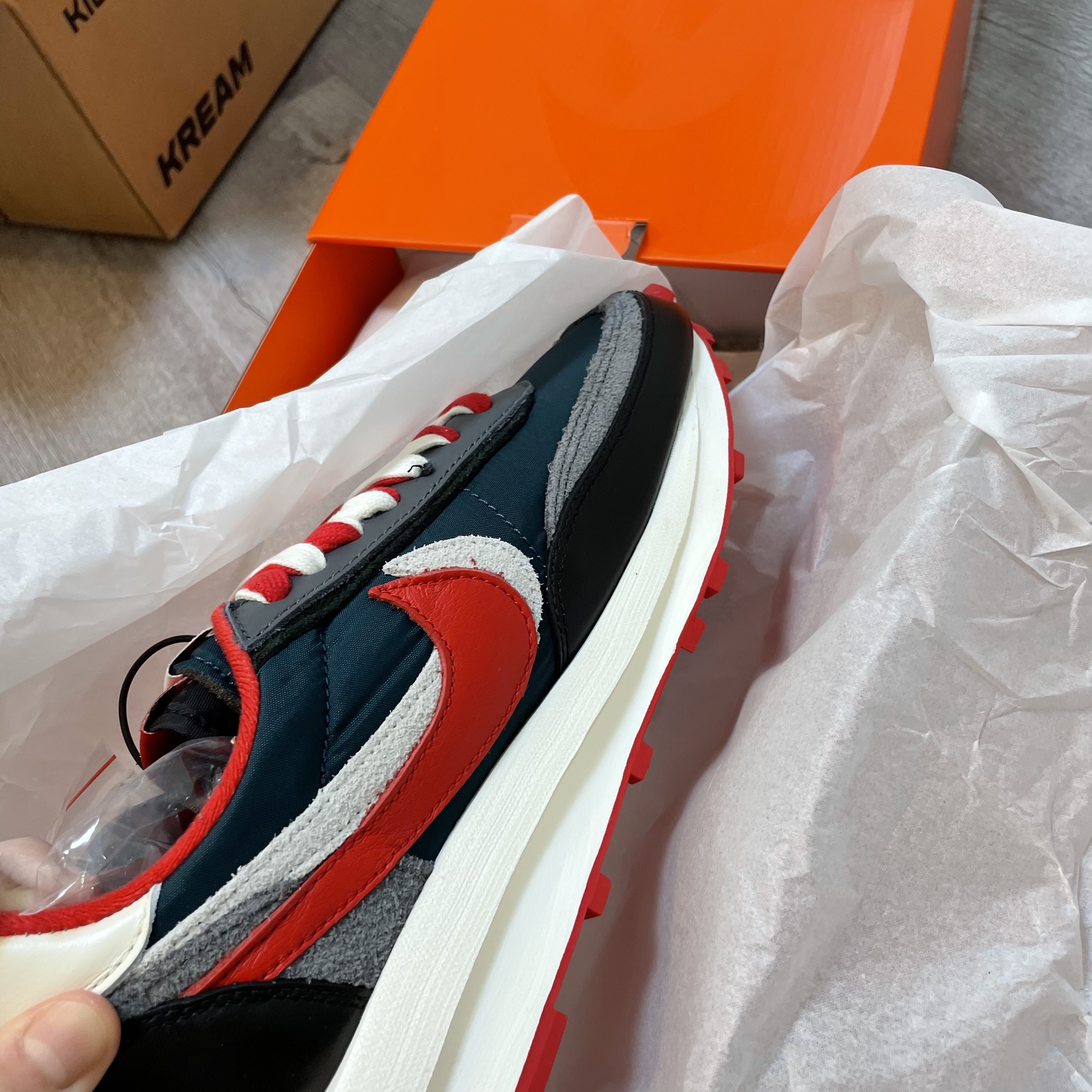Nike x Sacai x Undercover LDWaffle Midnight Spruce University Red 착용 스타일 - 2