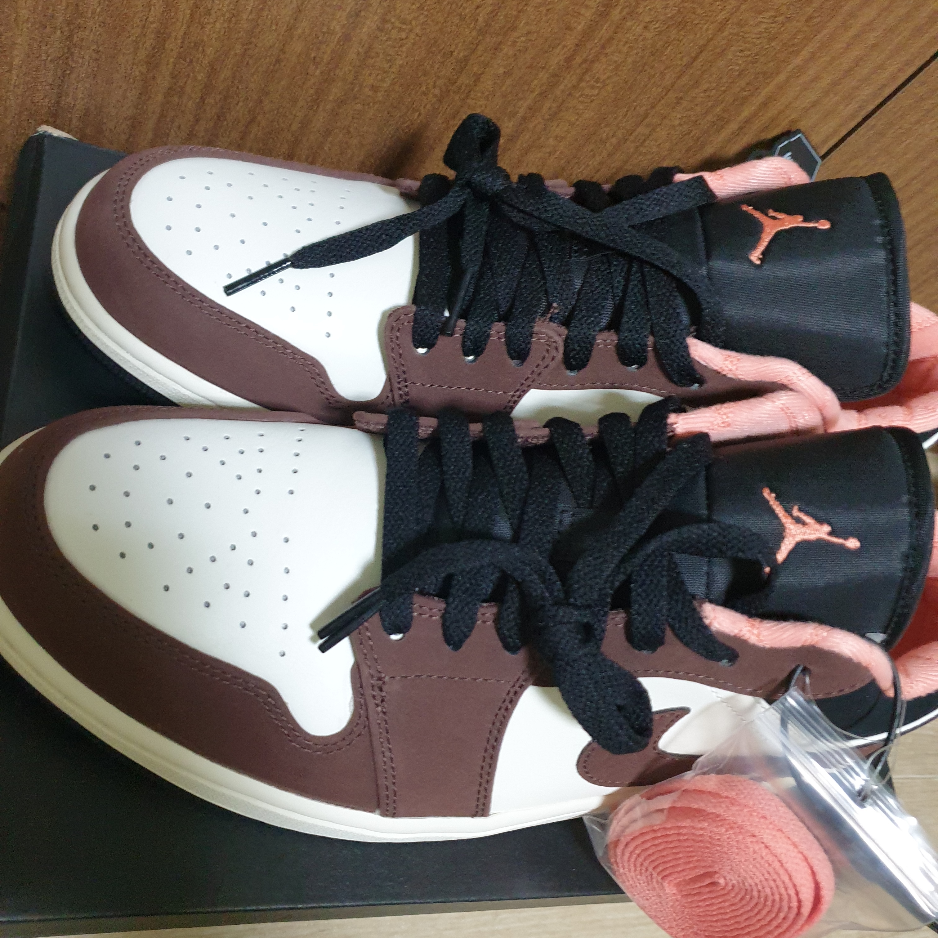 Jordan 1 Low SE Chocolate Bliss 착용 스타일