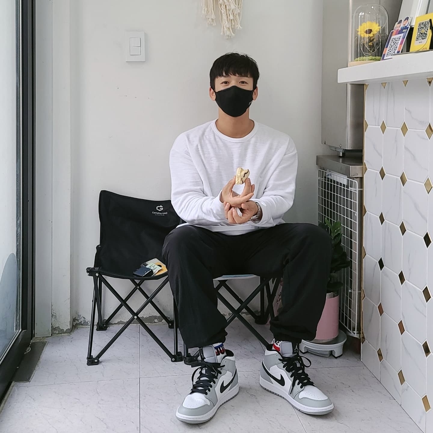 Jordan 1 Mid Light Smoke Grey 착용 스타일 - 1