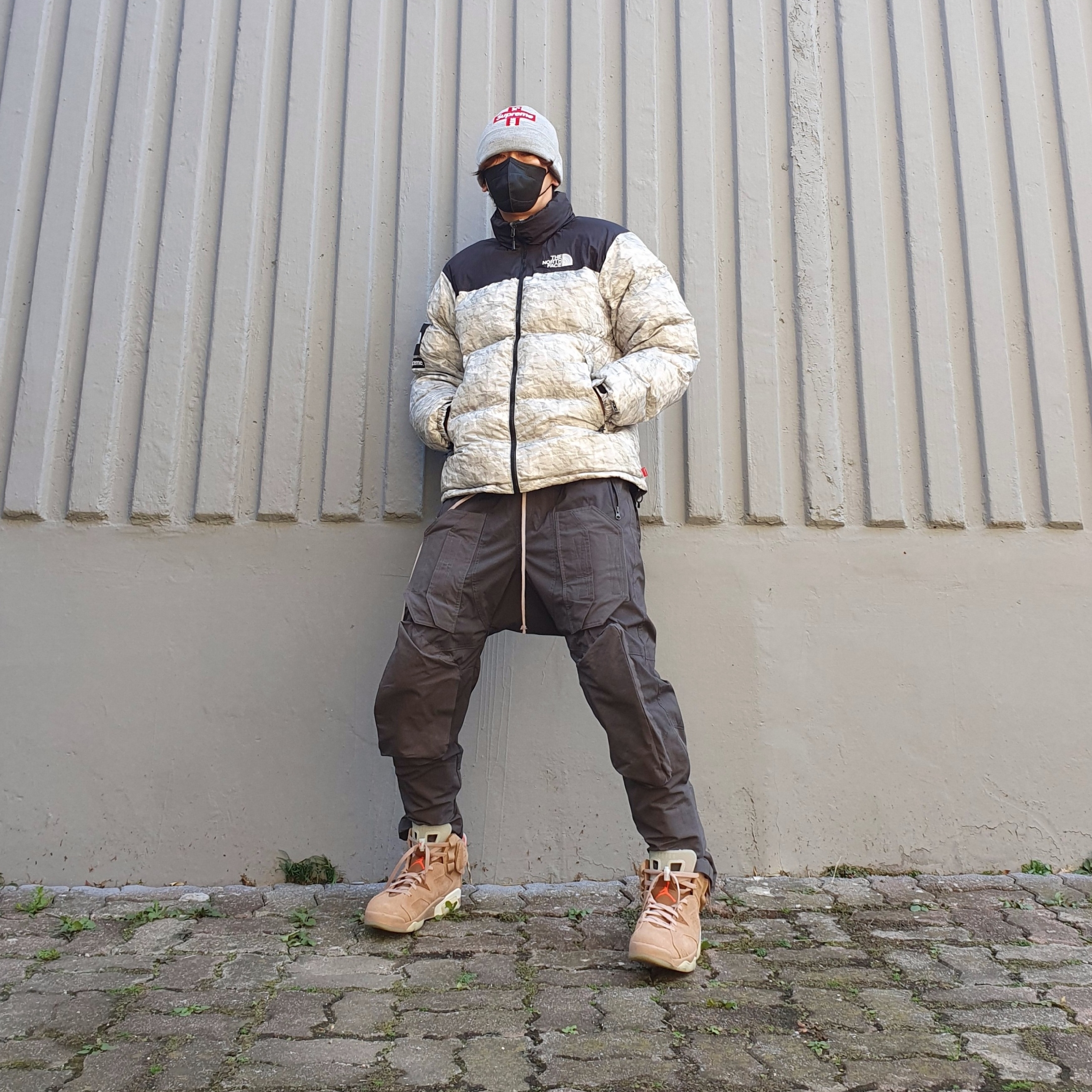 Supreme New Era Cross Box Logo Beanie Heather Grey - 20FW, Supreme x The North Face Paper Print Nuptse Jacket - 19FW 착용 스타일