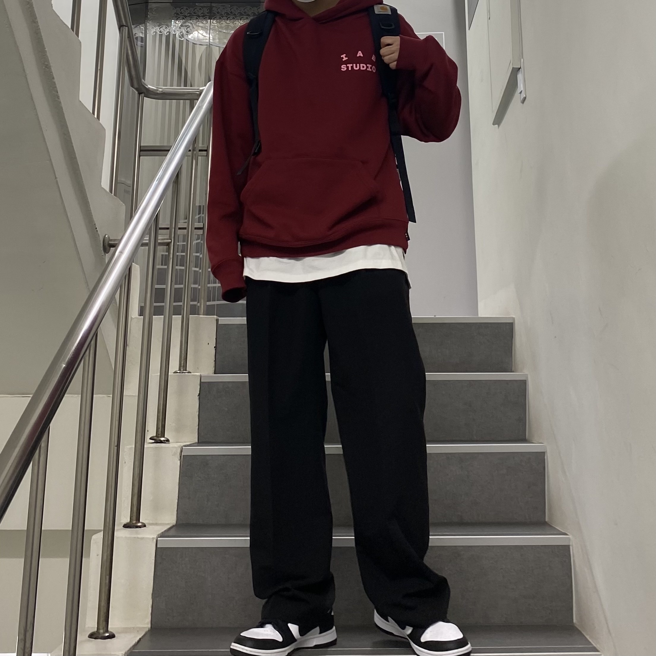 Nike Dunk Low Retro Black, IAB Studio Hoodie Raspberry 착용 스타일 - 1