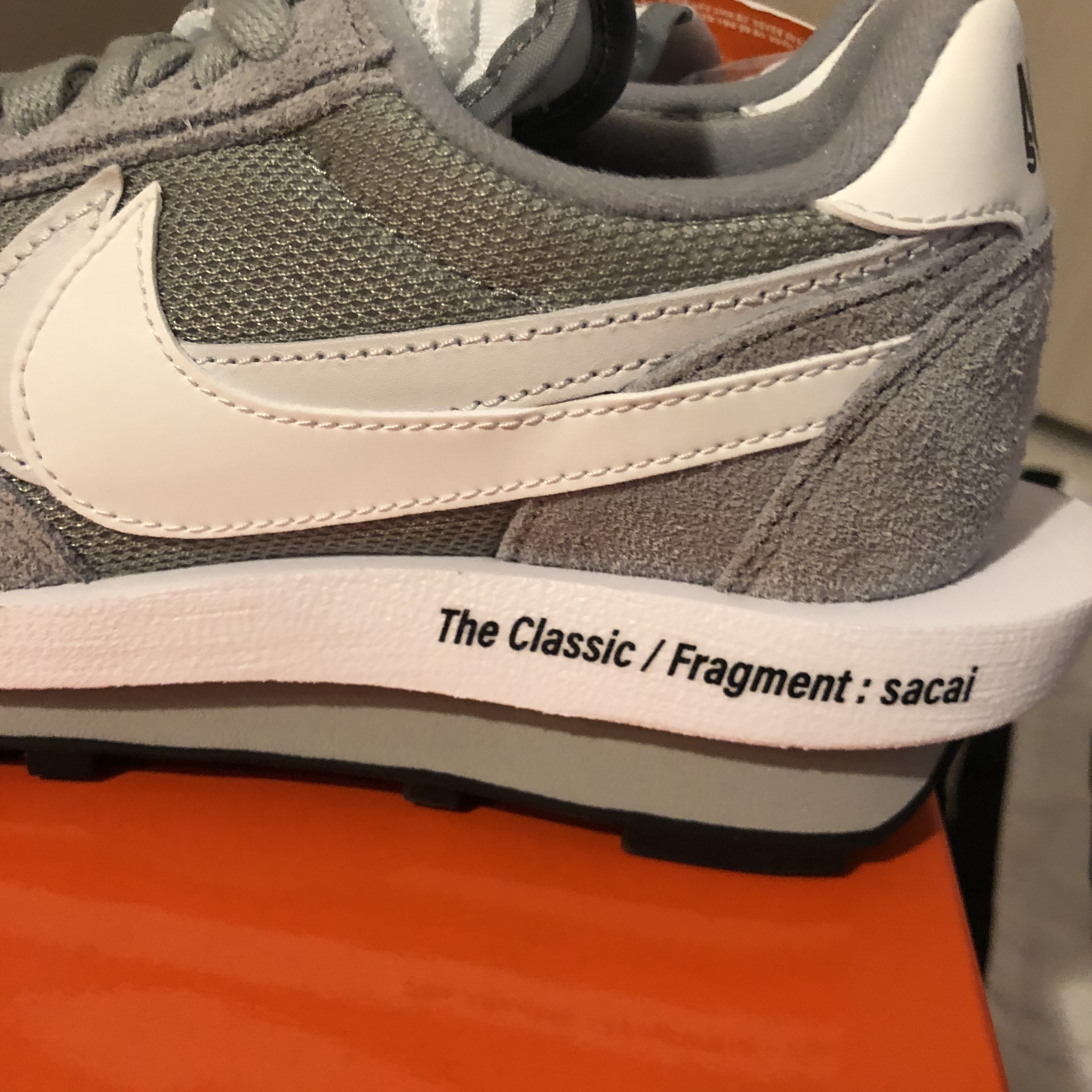 Nike x Sacai x Fragment LDWaffle Light Smoke Grey 착용 스타일 - 4