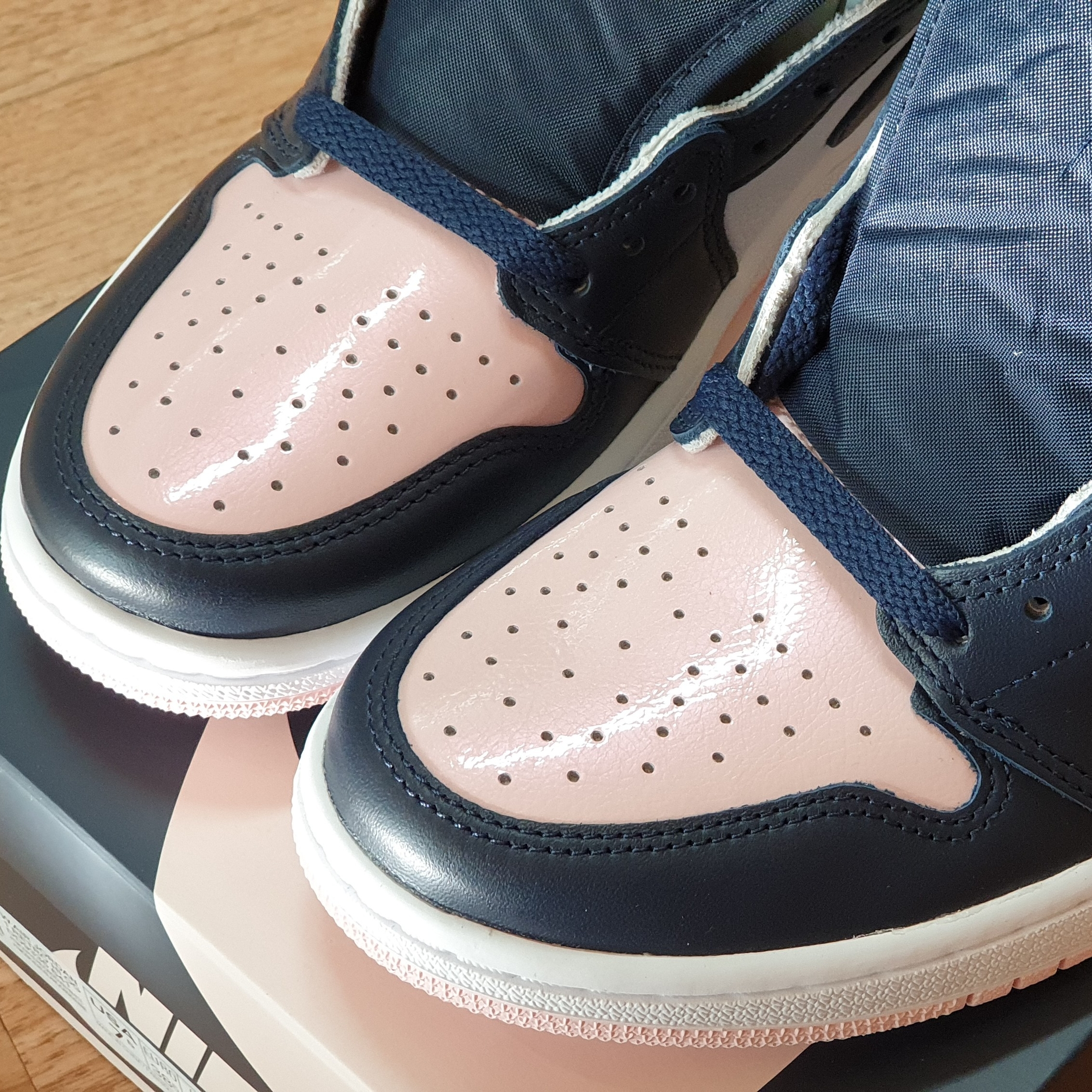 (W) Jordan 1 Retro High OG Atmosphere 착용 스타일 - 1