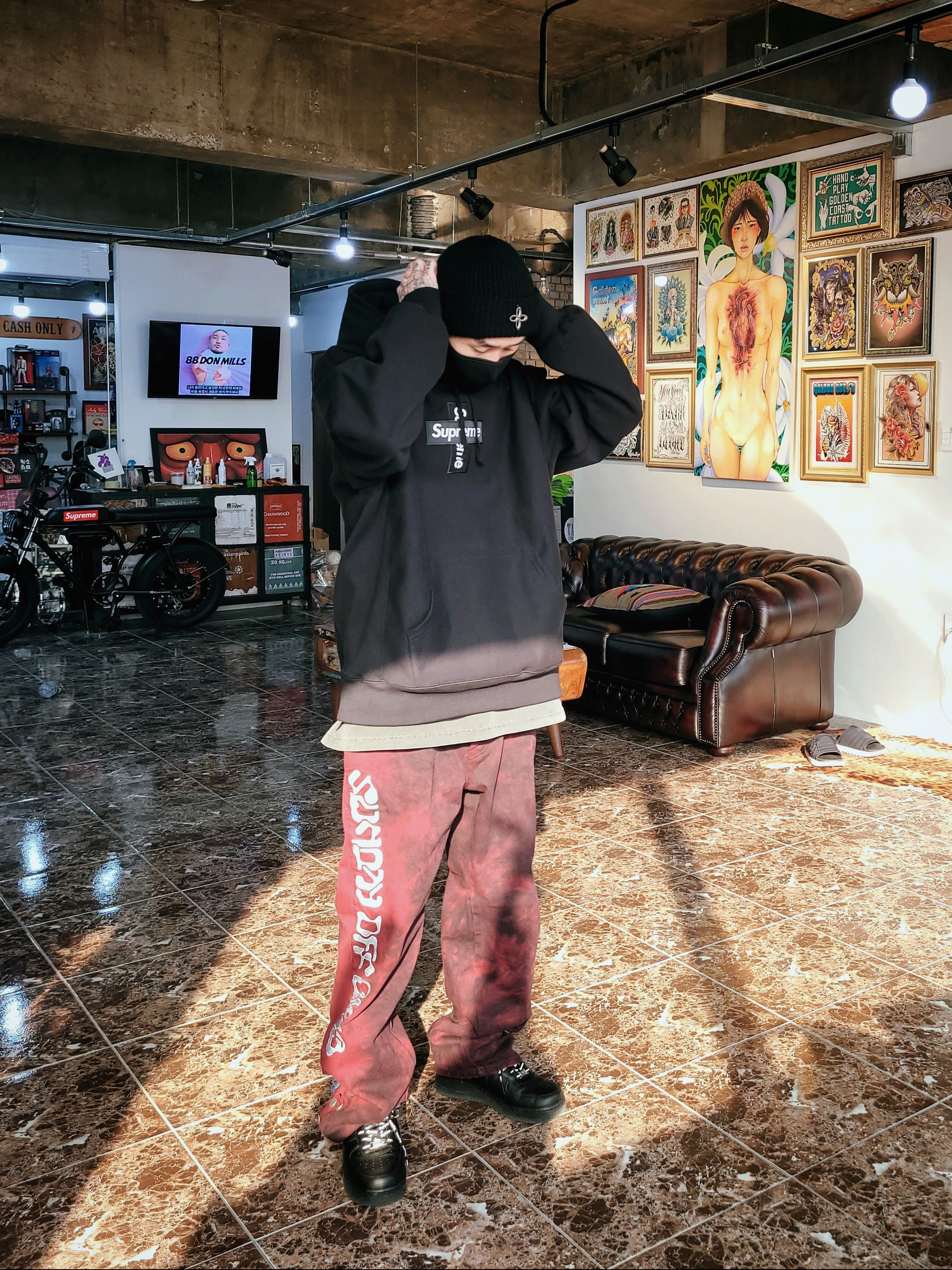 Supreme Cross Box Logo Hooded Sweatshirt Black - 20FW, Nike x Supreme Air Force 1 Low Black 착용 스타일