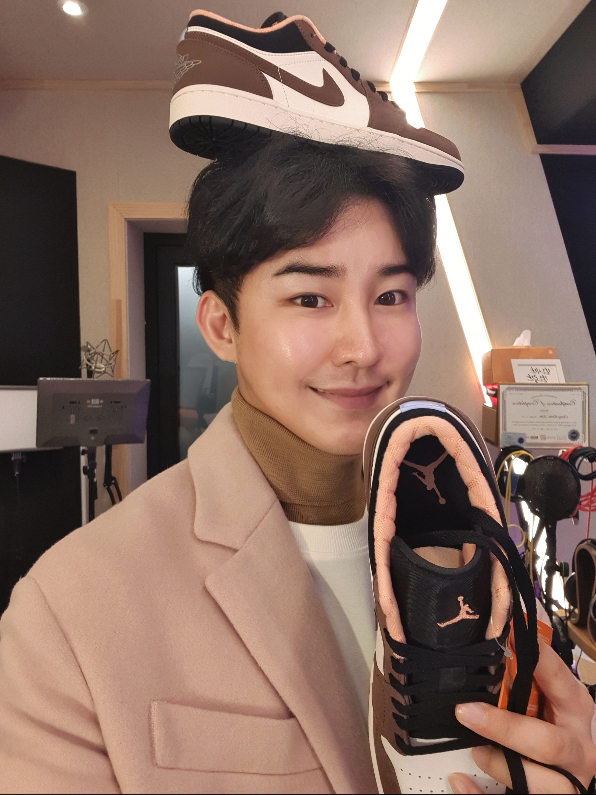 Jordan 1 Low SE Chocolate Bliss 착용 스타일 - 1