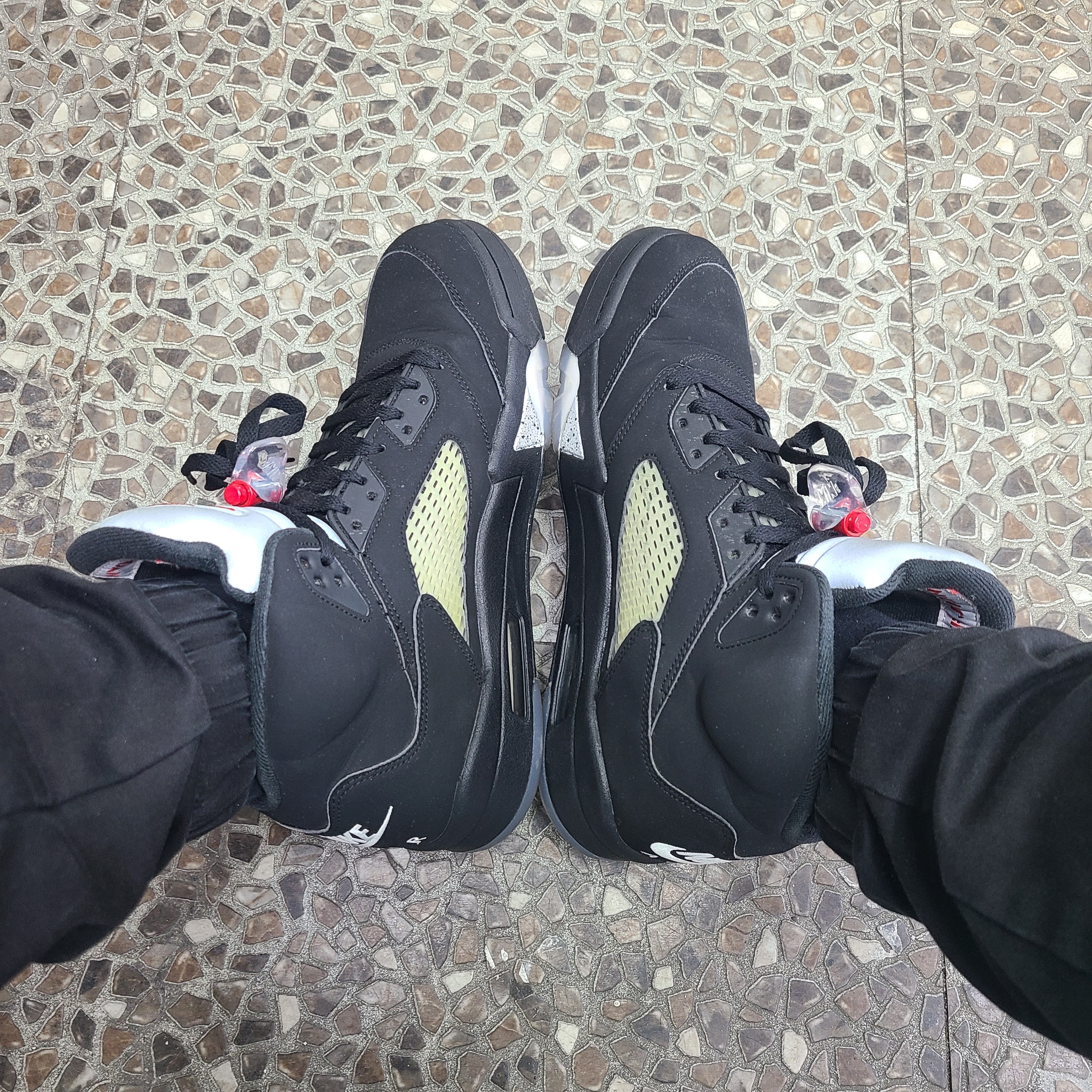 Jordan 5 Retro Black Metallic 2016 착용 스타일 - 1