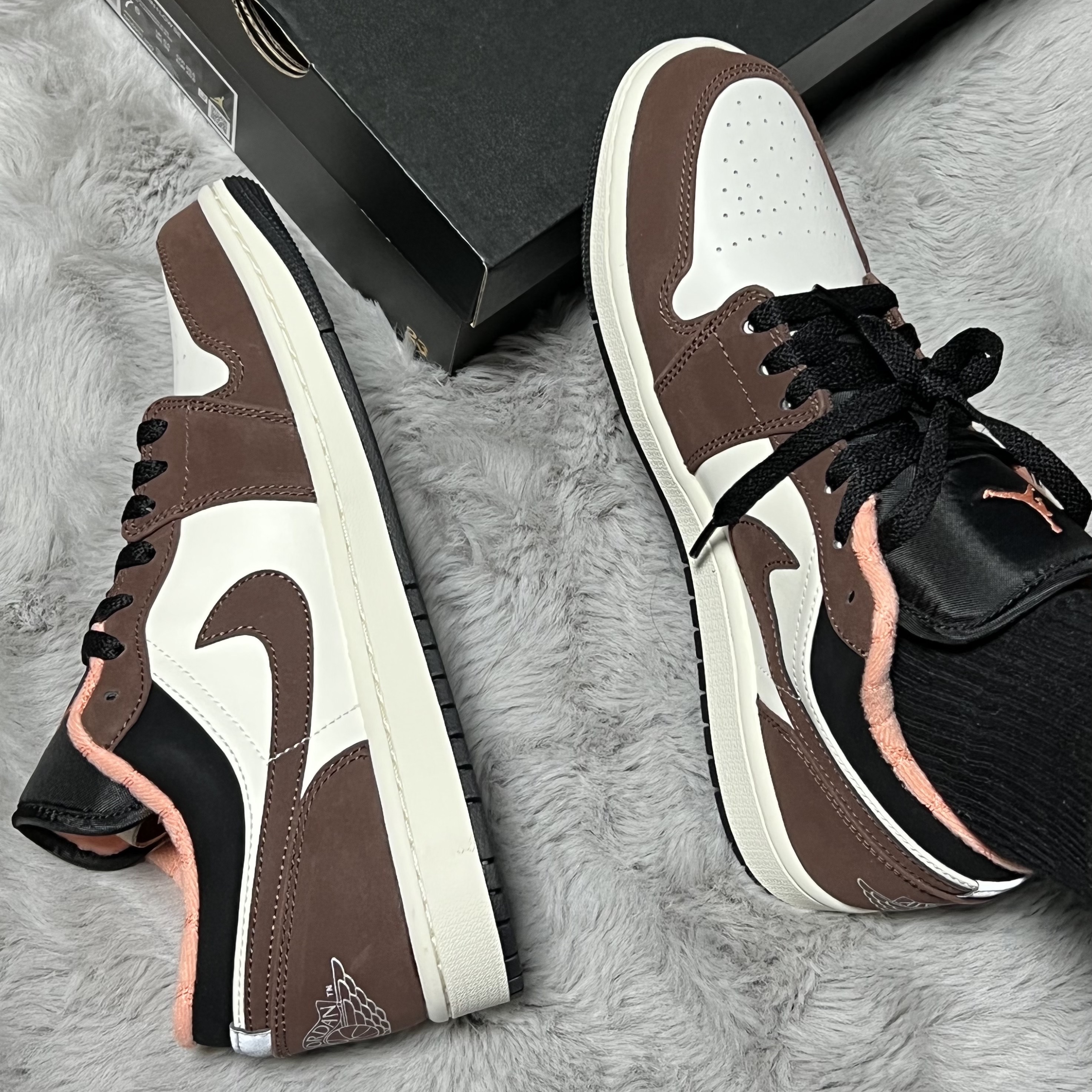 Jordan 1 Low SE Chocolate Bliss 착용 스타일