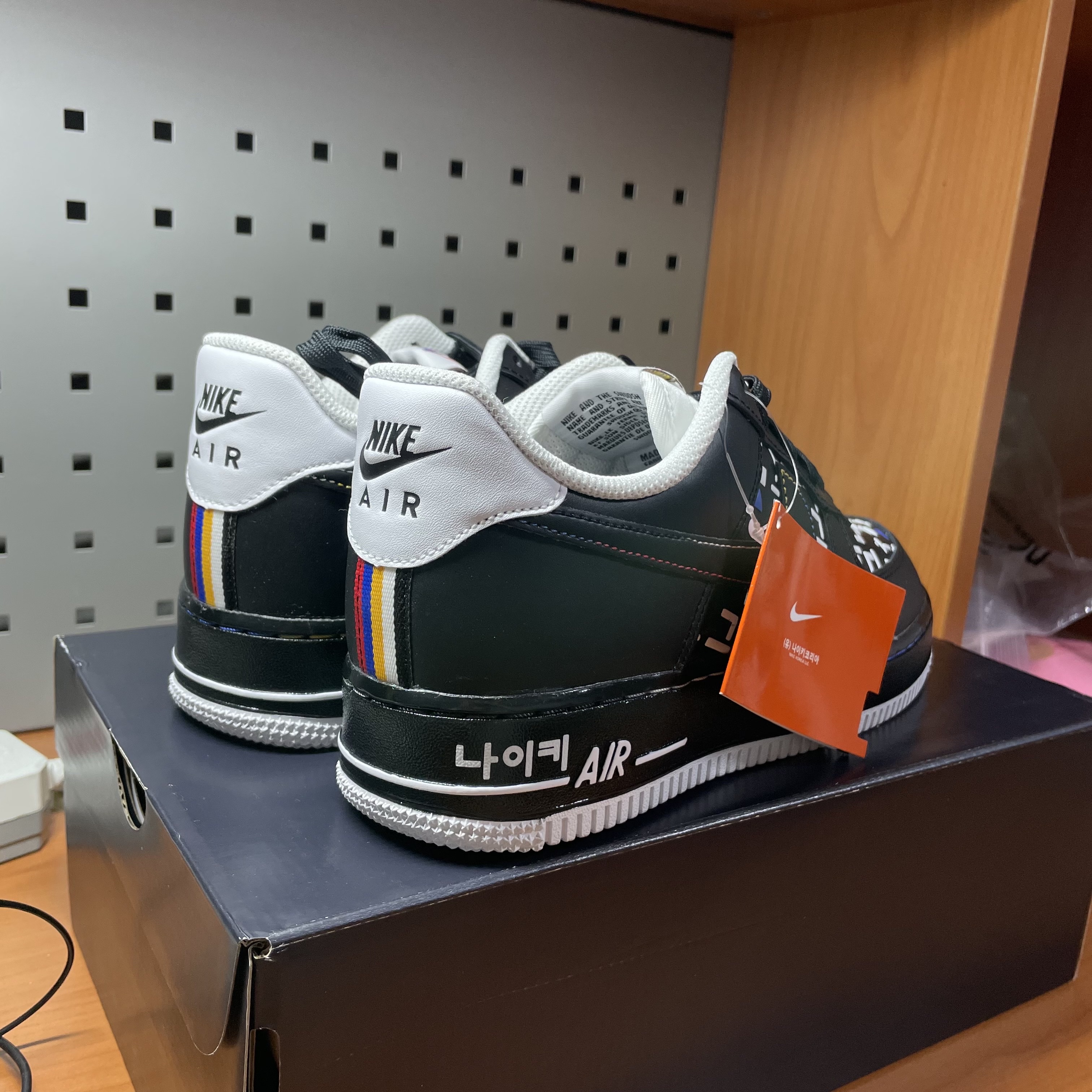 Nike Air Force 1 '07 LV8 Hangul Day 착용 스타일 - 3